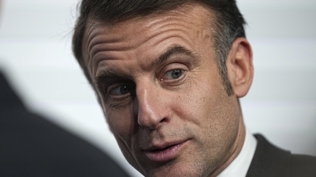 Macron, 'baz nemli konular' 2025'te referanduma gtrecek