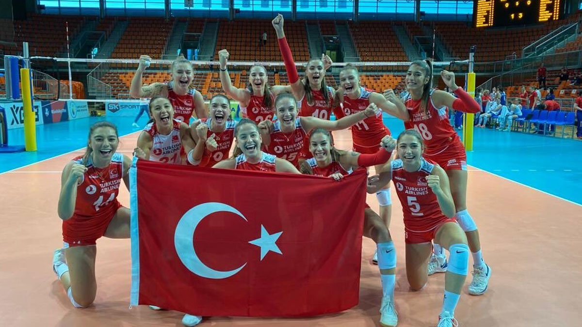 19 Yaş Altı Kadın Voleybol Takımı, Balkan Şampiyonası'nda ikinci oldu