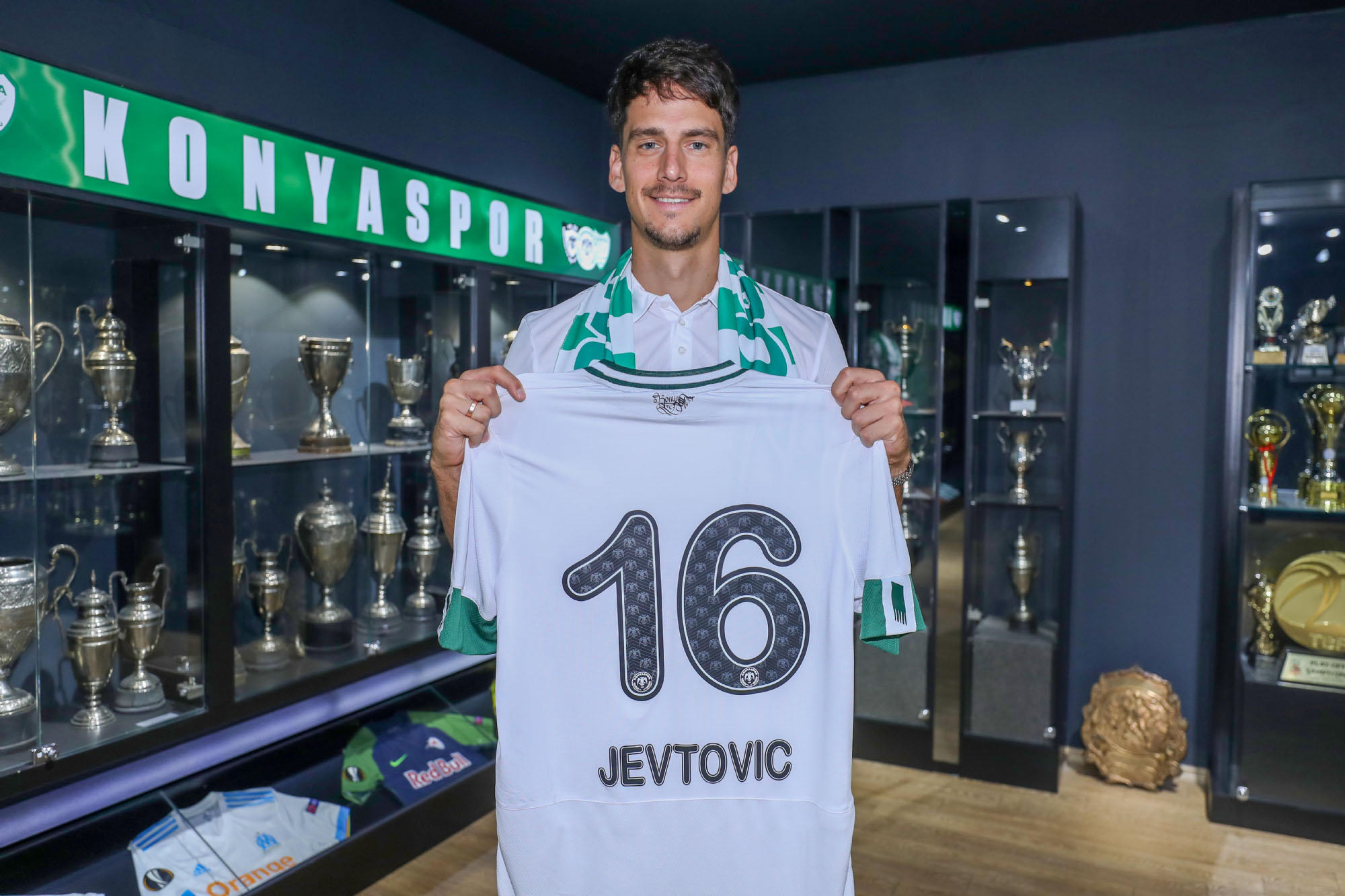 Konyaspor, Jevtovic ile 2 yıllık sözleşme imzaladı