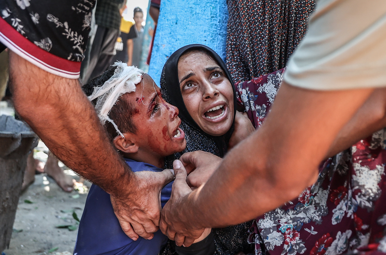 Soykırımcı İsrail Gazze'ye bomba yağdırdı: Çok sayıda Filistinli şehit oldu