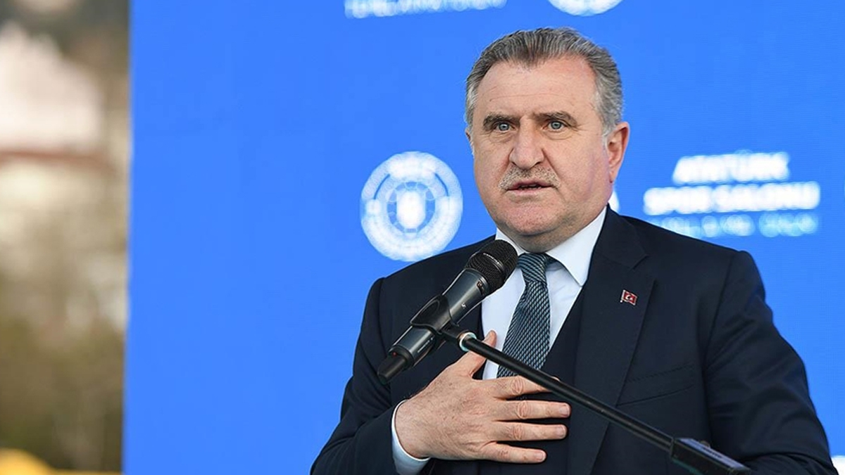 Gençlik ve Spor Bakanı Bak, Paris 2024 kotası alan özel sporcu Eda Yıldırım'ı tebrik etti