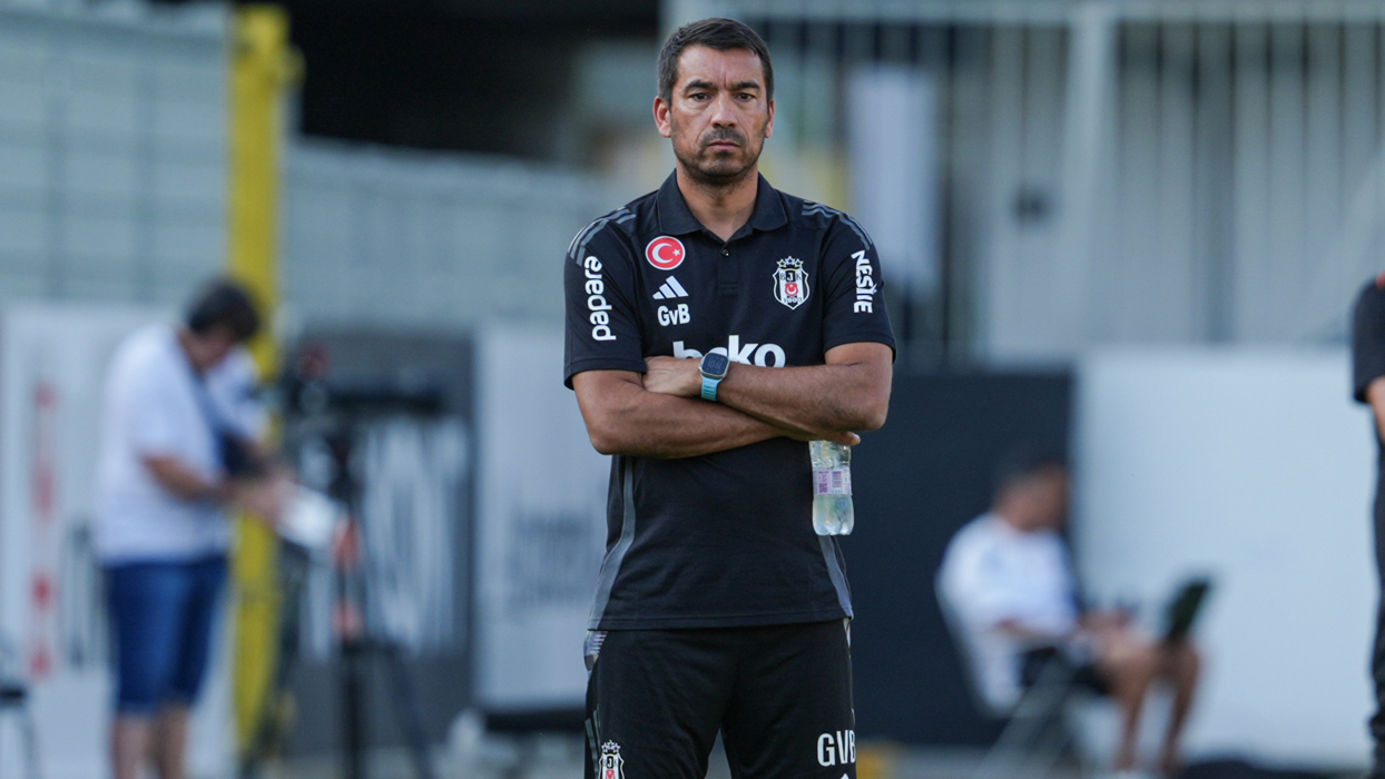 Giovanni van Bronckhorst: Kadroyu azaltmamız gerekiyor