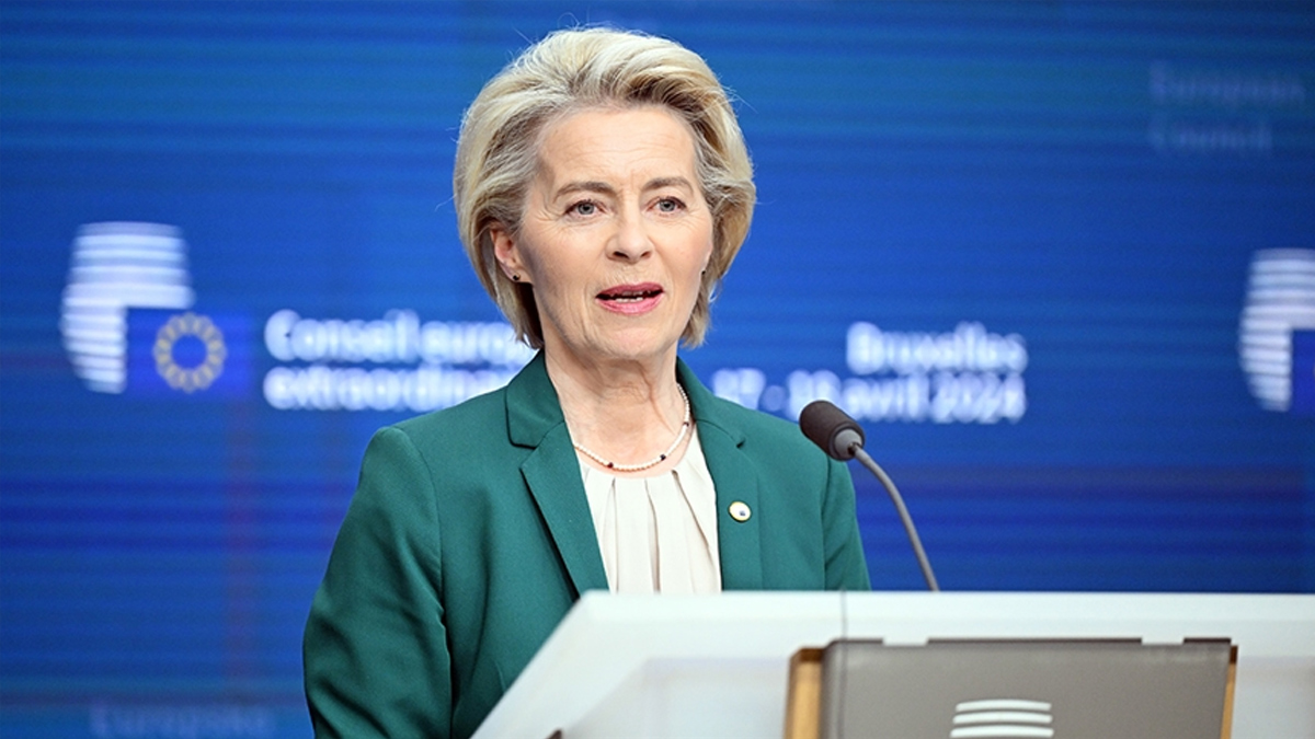 Von der Leyen'e hitabı sırasında protesto