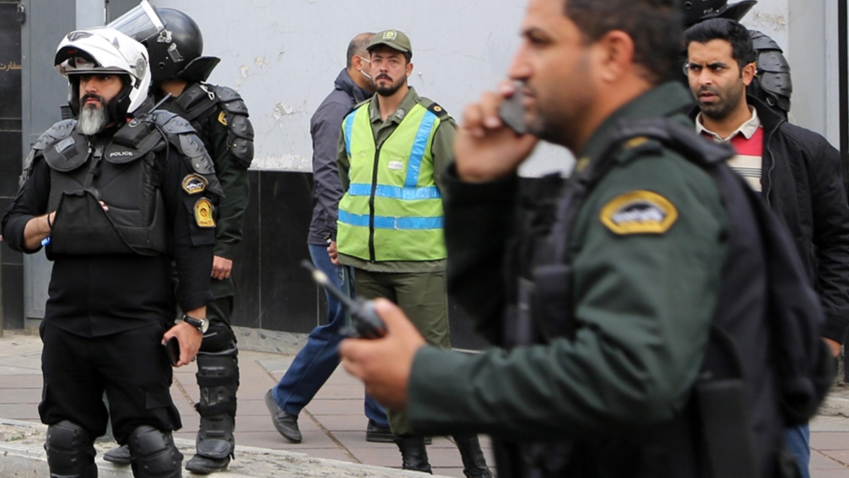 İran: Güvenlik güçlerine yönelik silahlı saldırıda 1 polis