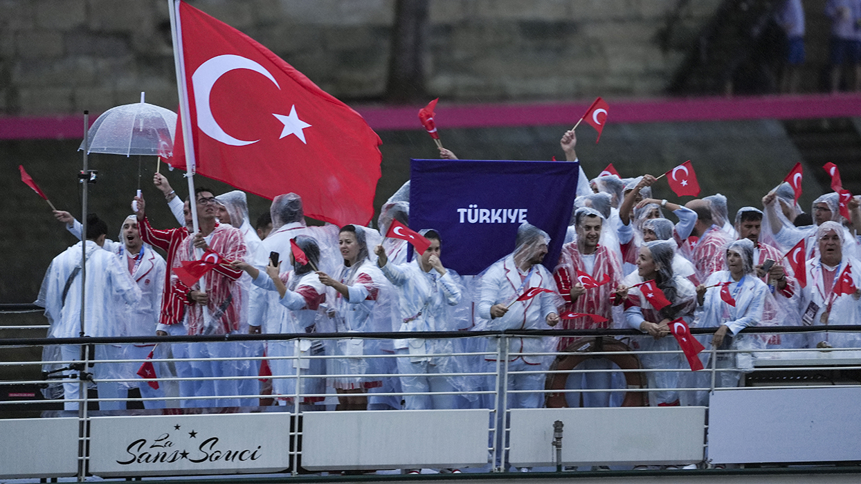 Türk bayrakları dalgalandı!