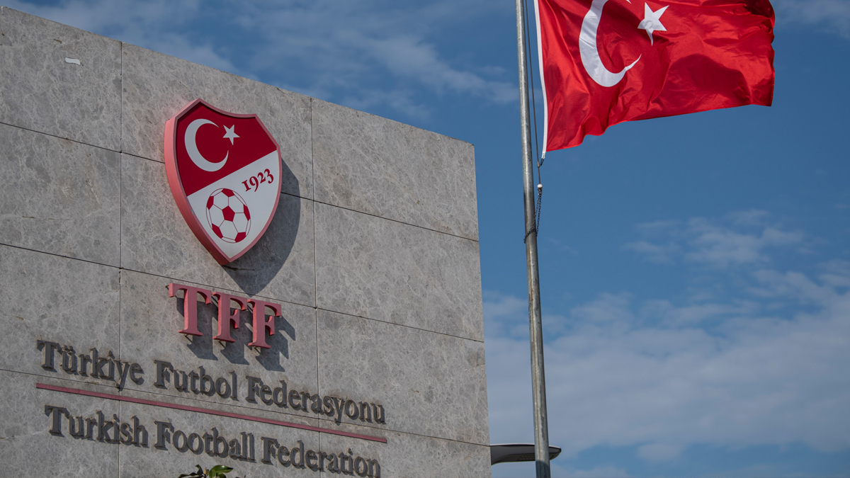 TFF'den mavi karta devam kararı!