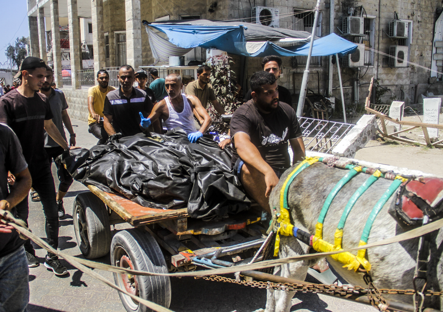 İşgalci İsrail Gazze'deki bir okula bomba yağdırdı! 10 kişi şehit oldu