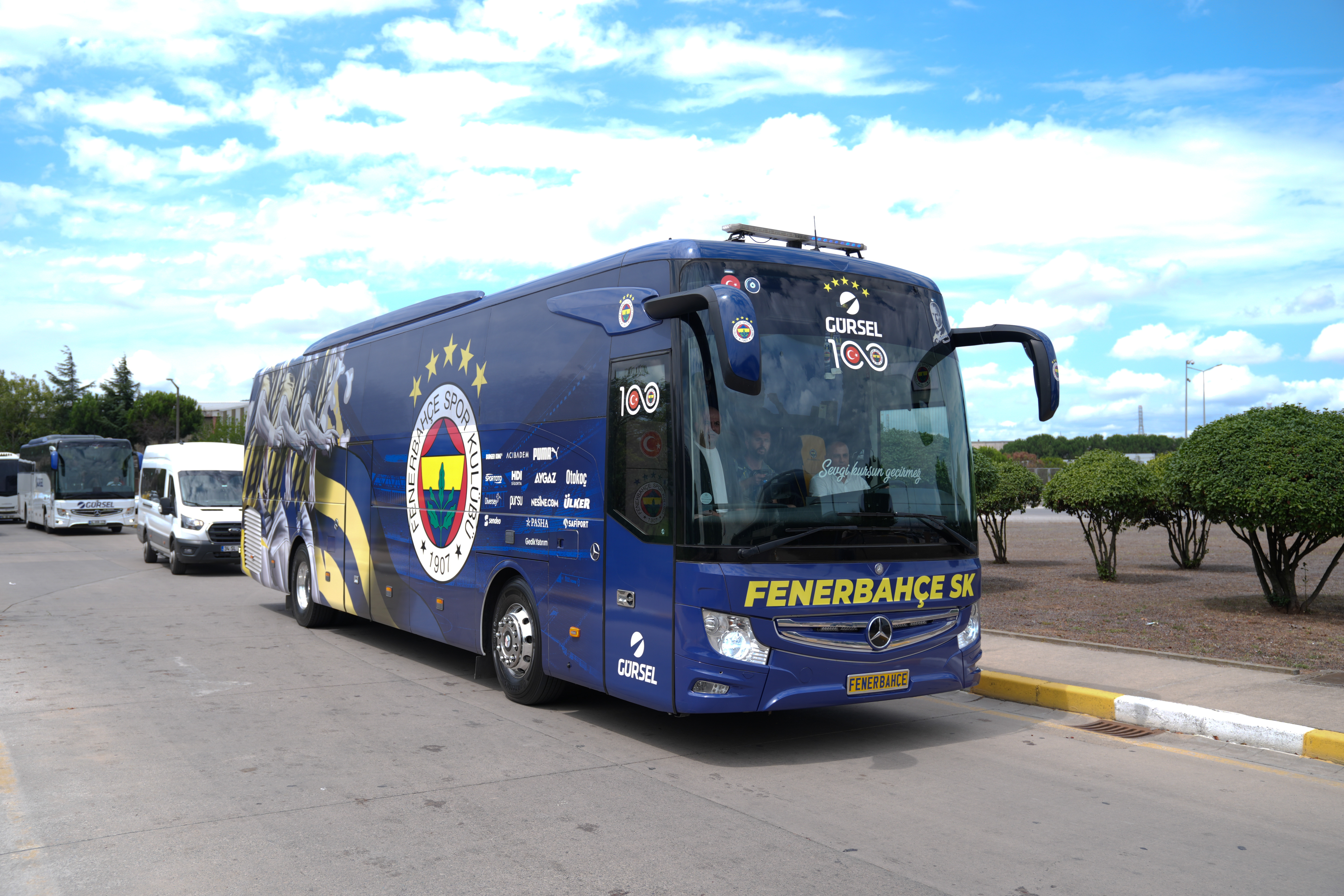 Fenerbahçe kafilesi, konaklayacağı otele ulaştı