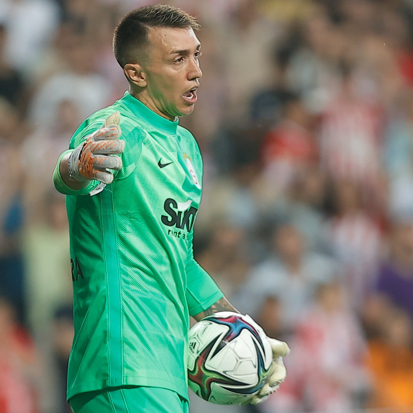 Fernando Muslera: Galatasaray'a gelmek istiyorlar