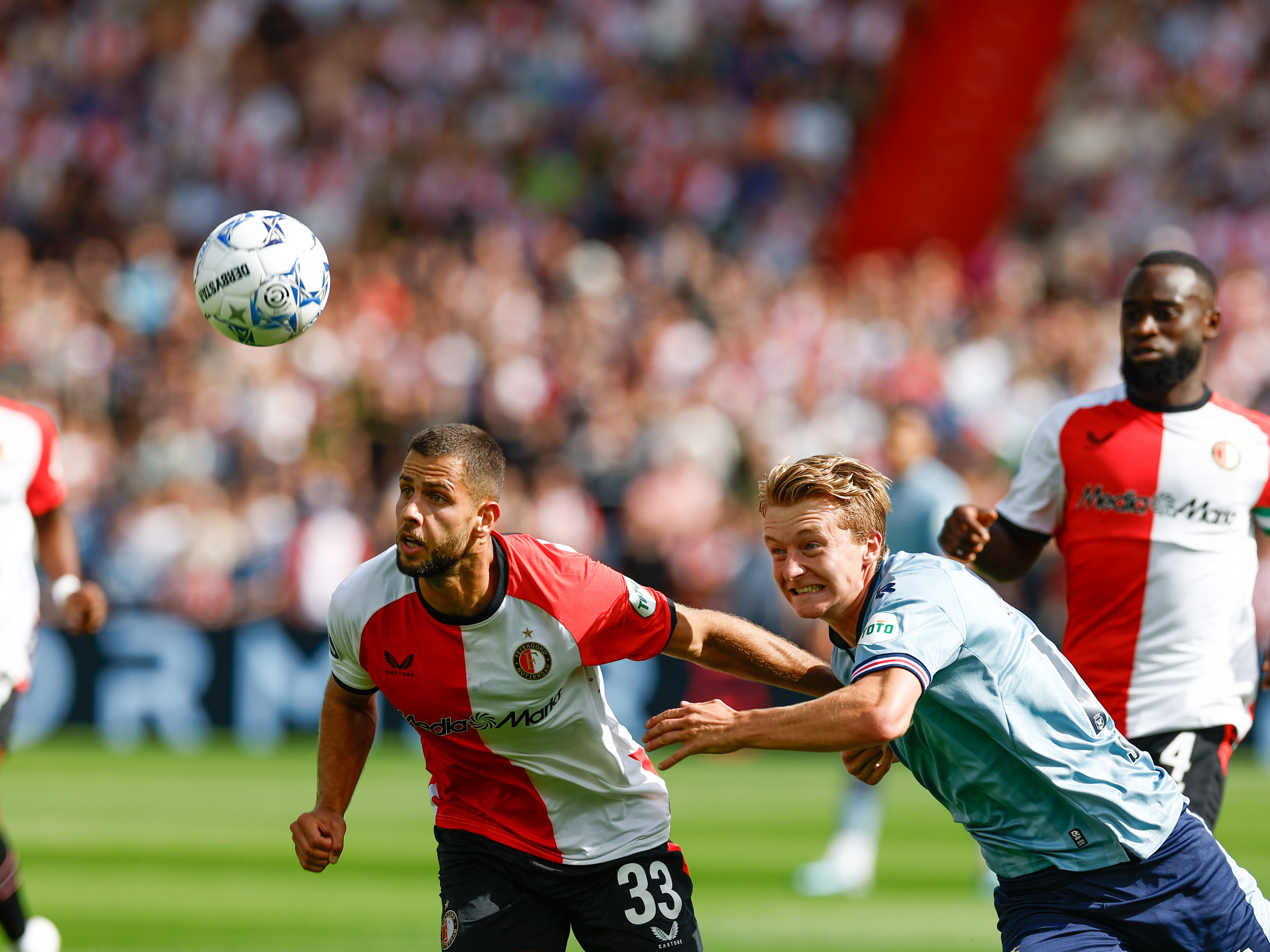 Feyenoord sezona puan kaybıyla başladı