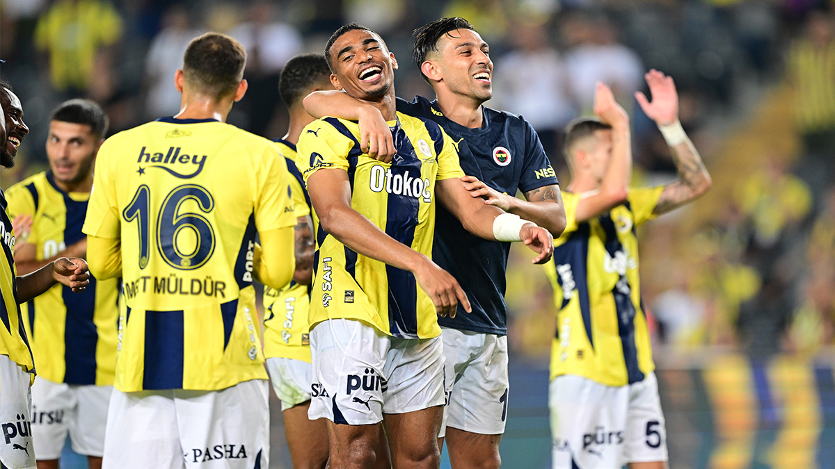 Fenerbahçe sezonu ilklerle açtı