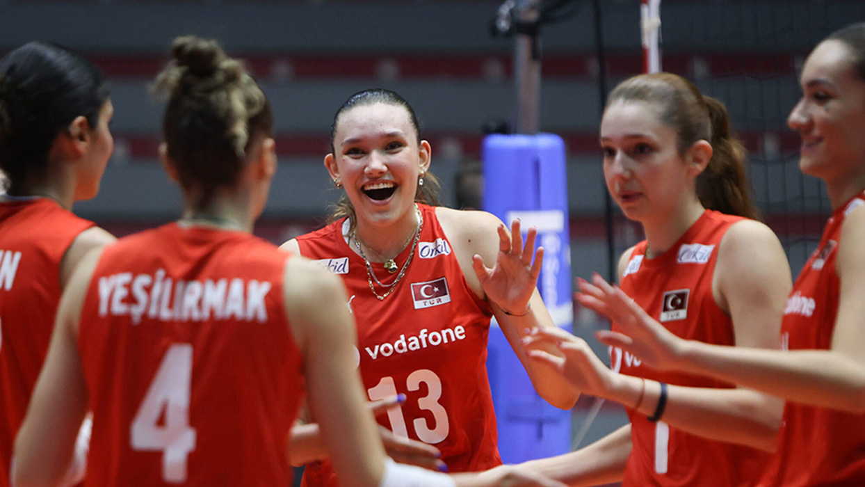 U20 Kadın Voleybol Milli Takımı, Avrupa Şampiyonası'nda yarı finali garantiledi