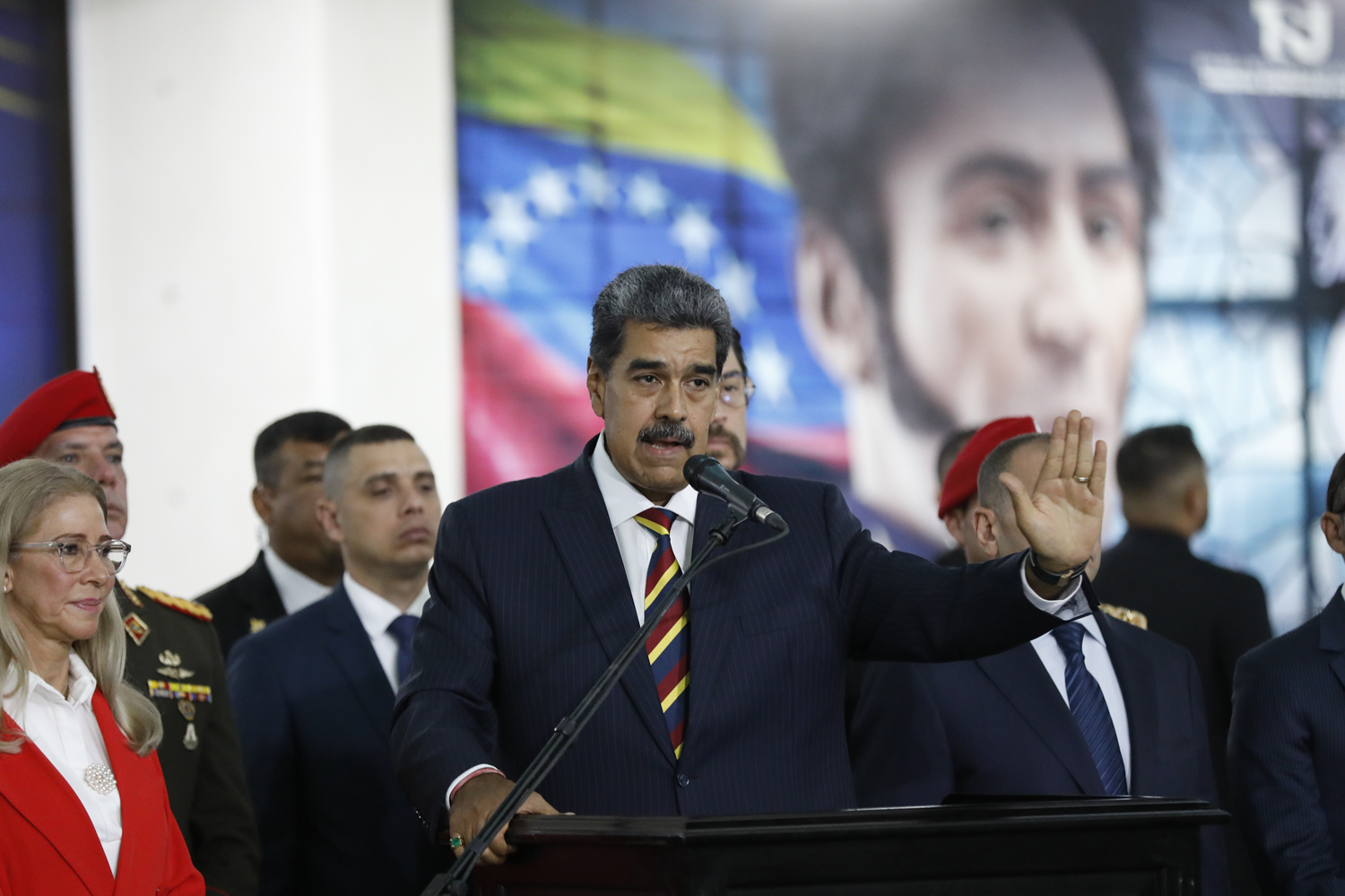 Maduro: Bu ülkenin zenginliklerini faşistlere teslim etmeyeceğiz