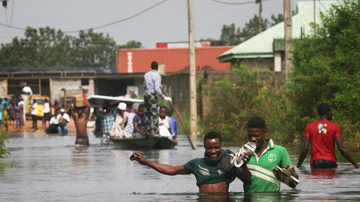 Orta ve Batı Afrika'da etkili olan sellerin 700 binden fazla kişiyi etkilediği açıklandı