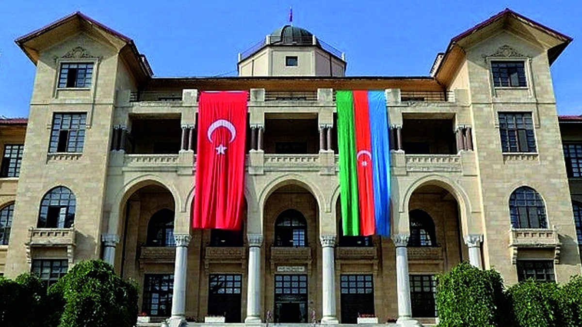 Türkiye ile Azerbaycan ortaklığında kuruldu! Amrullayev: Öğrencilerini karşılamaya tam hazırdır