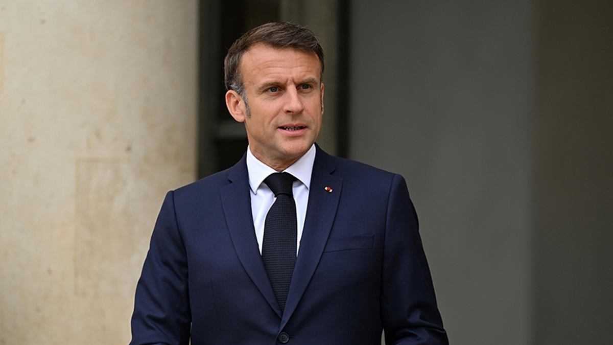 Fransa'da gündem yeni başbakan! Macron siyasi parti liderleri ile görüşecek