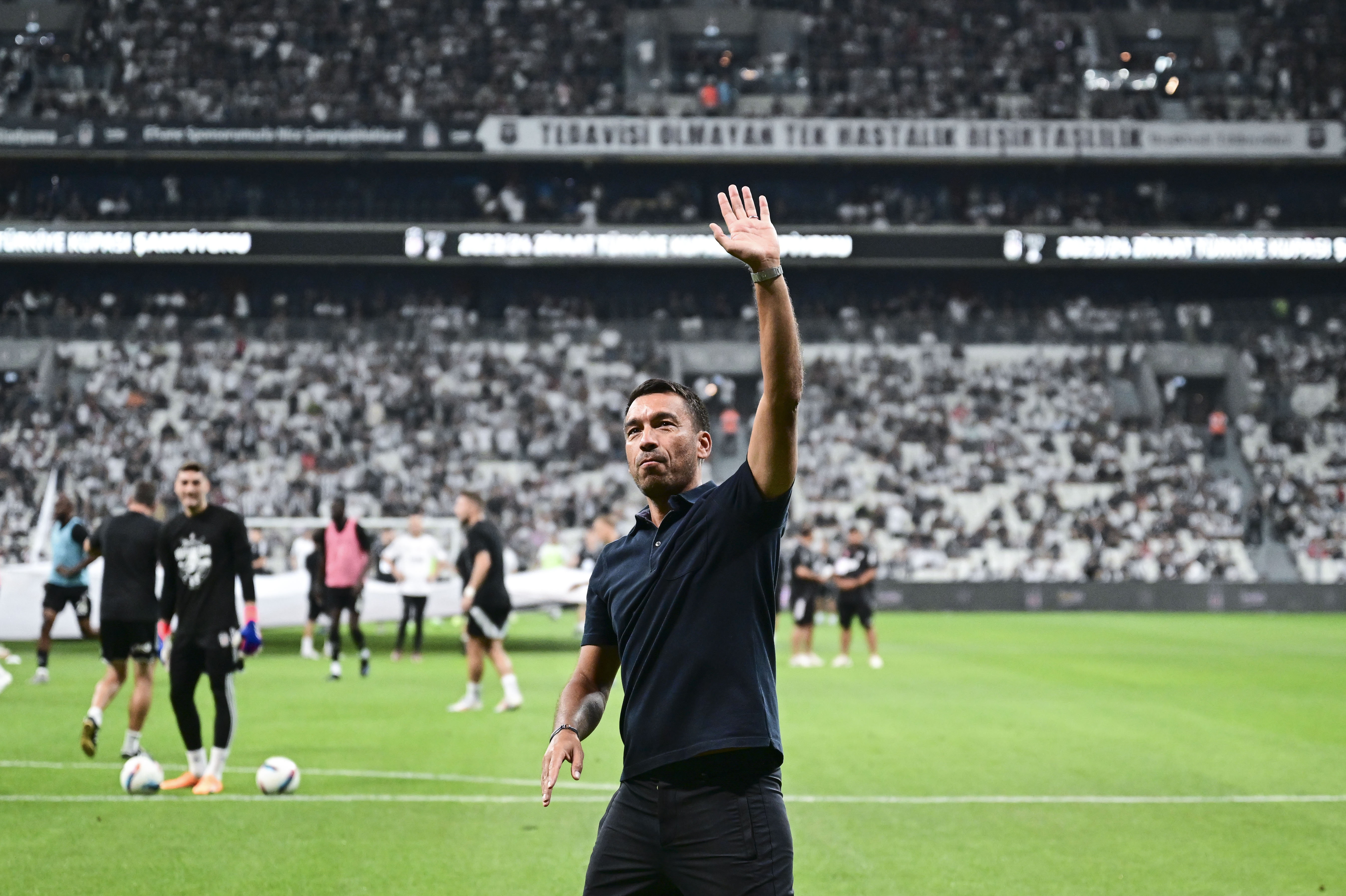 Giovanni van Bronckhorst'tan oyuncularına övgü: Reaksiyondan çok mutluyum