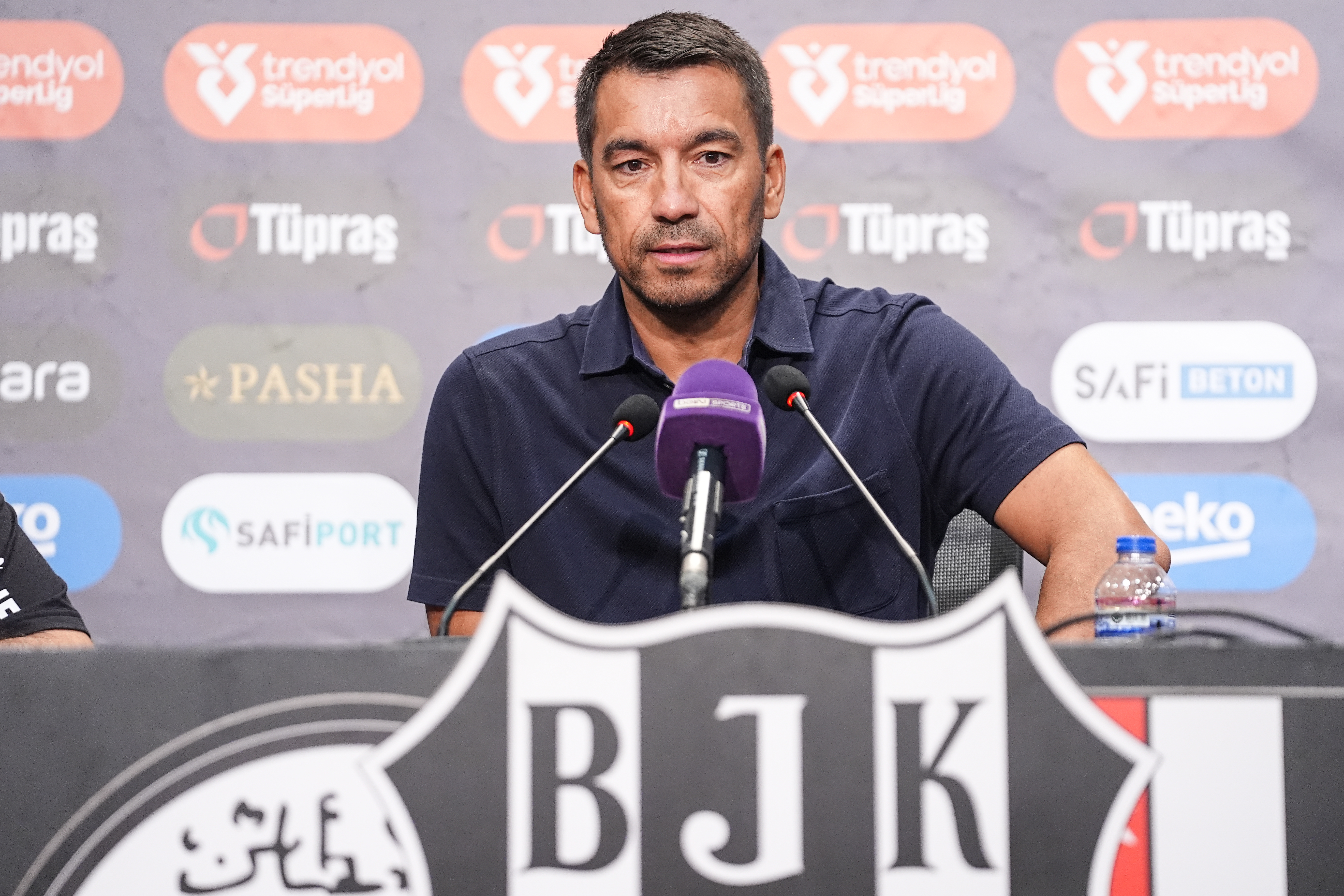 Giovanni van Bronckhorst ayrılığı açıkladı