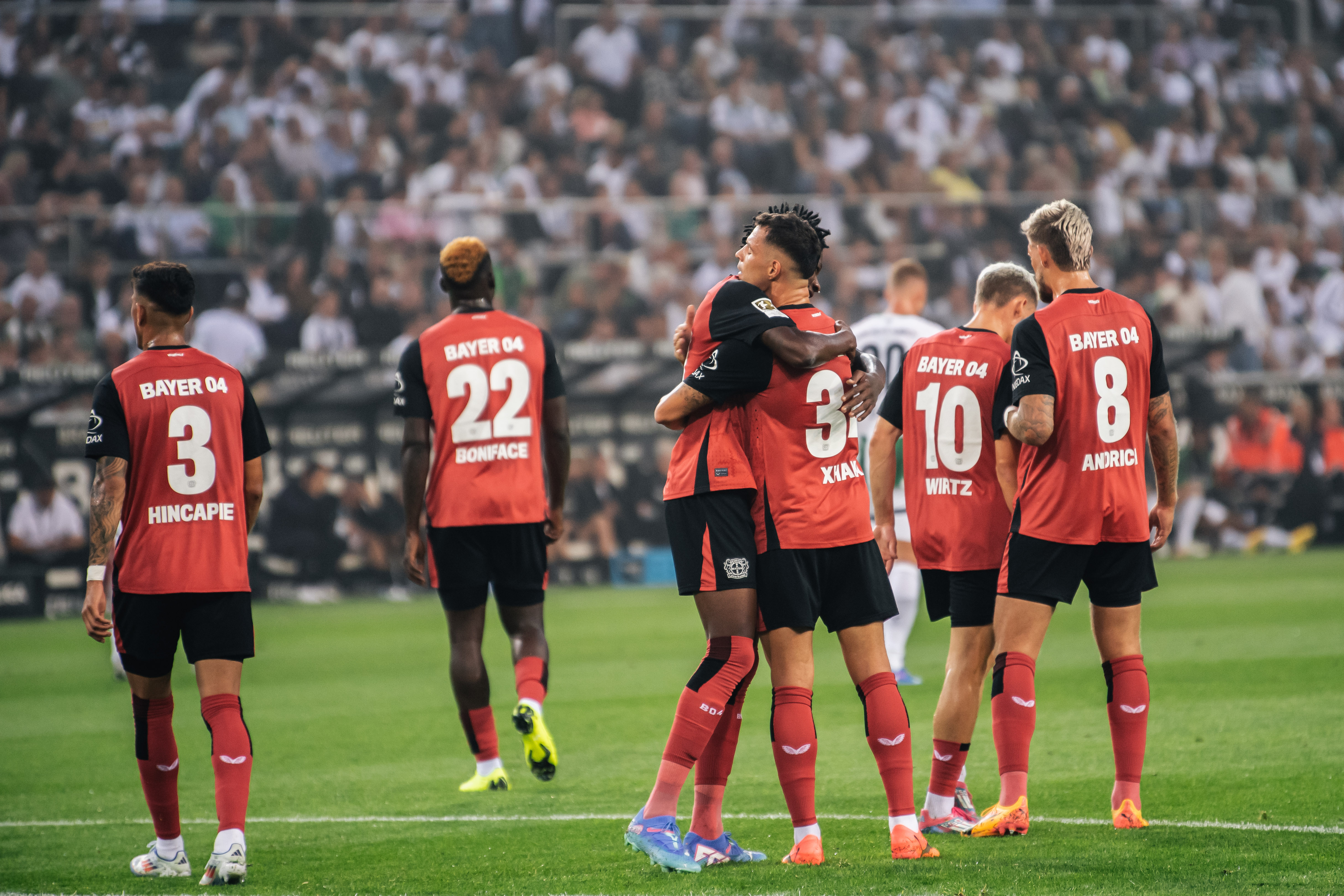 Bayer Leverkusen kaldığı yerden devam ediyor