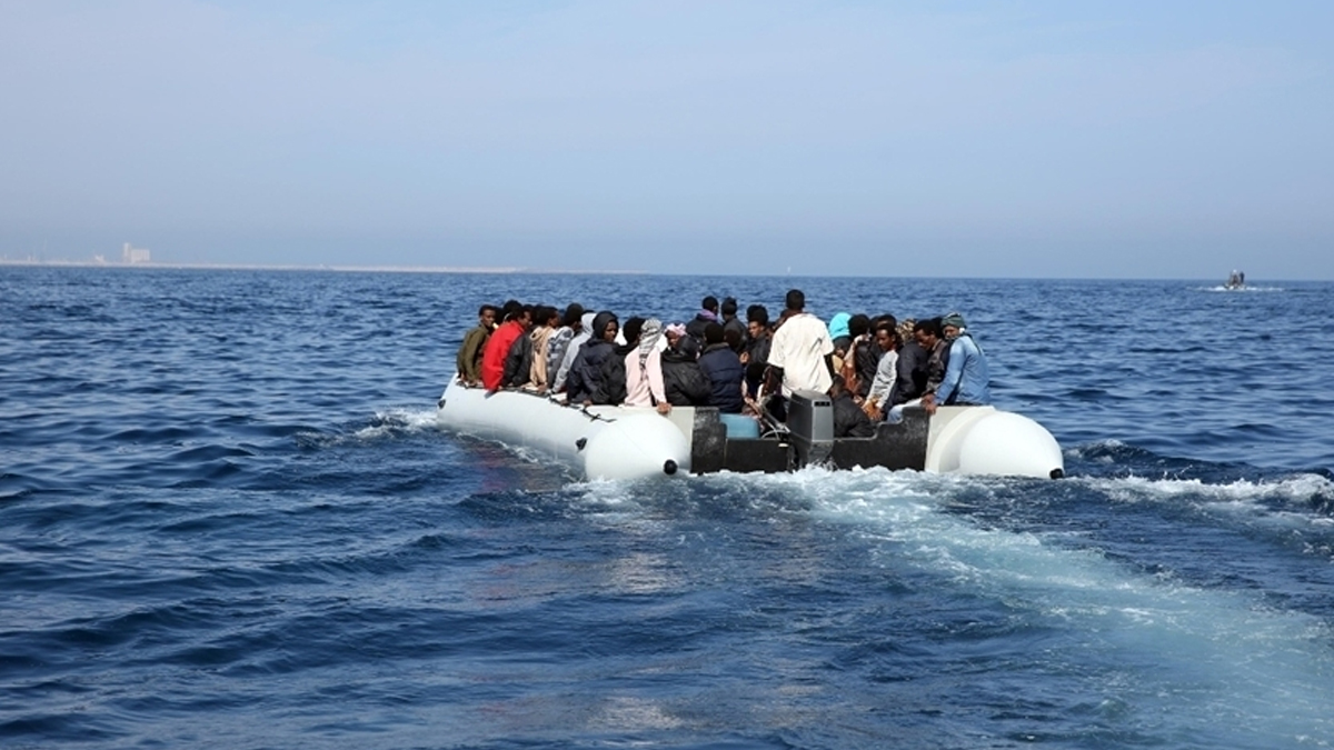 Kanarya Adaları'na iki tekne ile yüzlerce düzensiz göçmen ulaştı