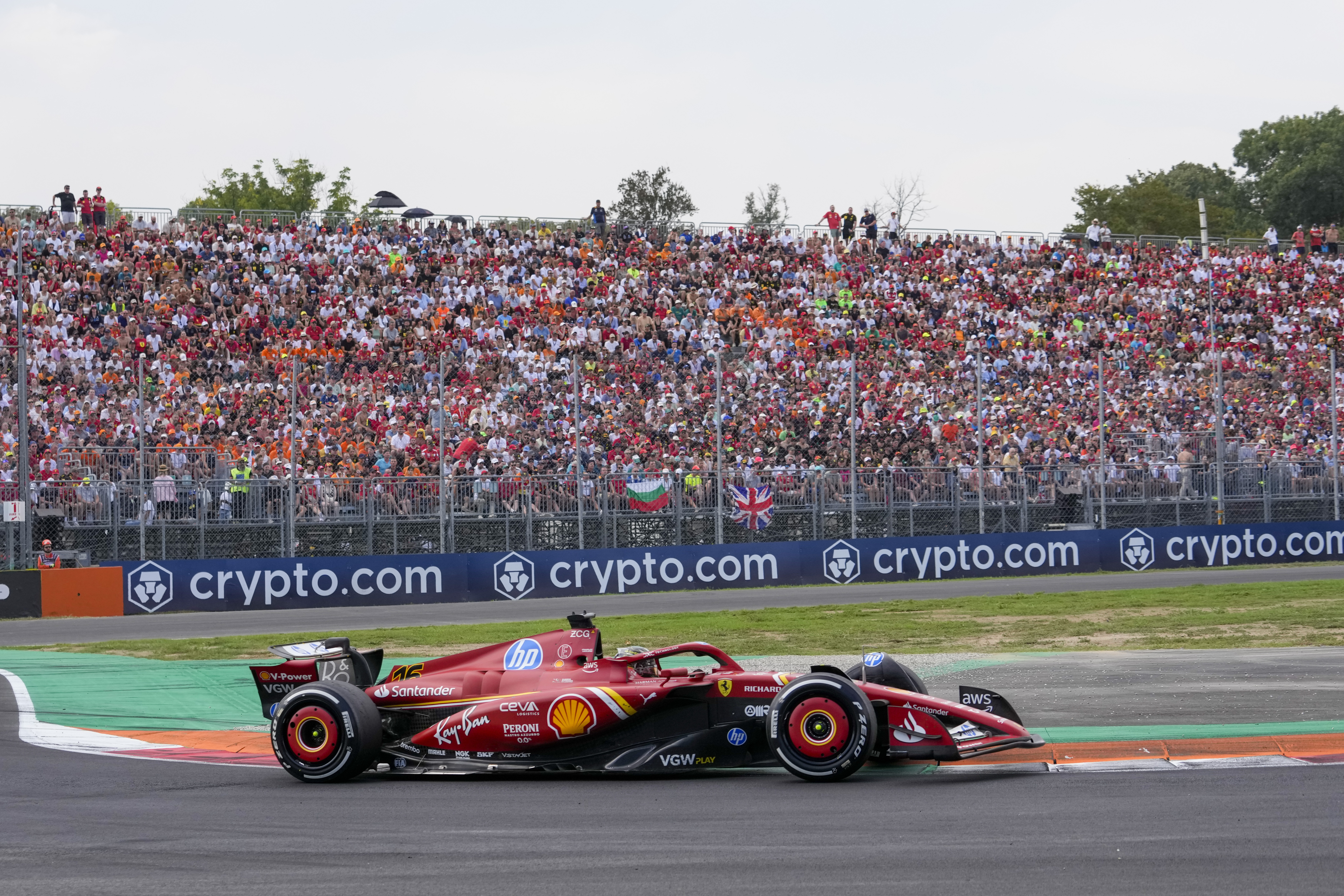 İtalya Grand Prix'sinde kazanan Charles Leclerc