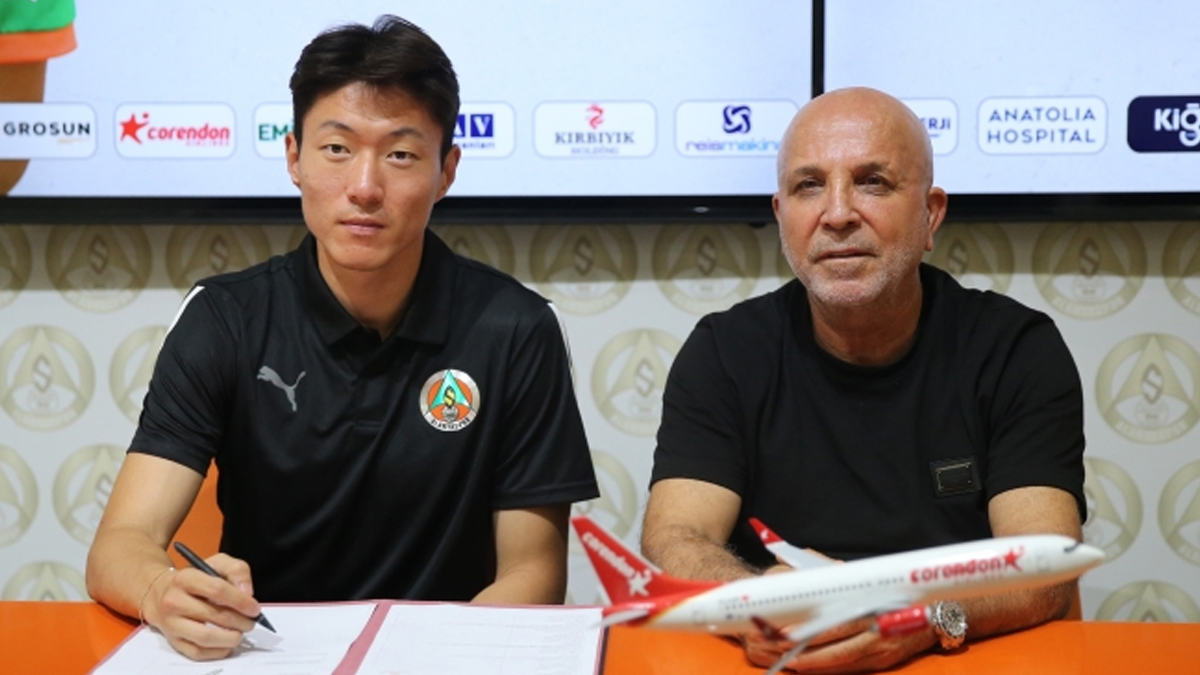 Alanyaspor yeni transferi ile sözleşme imzaladı!