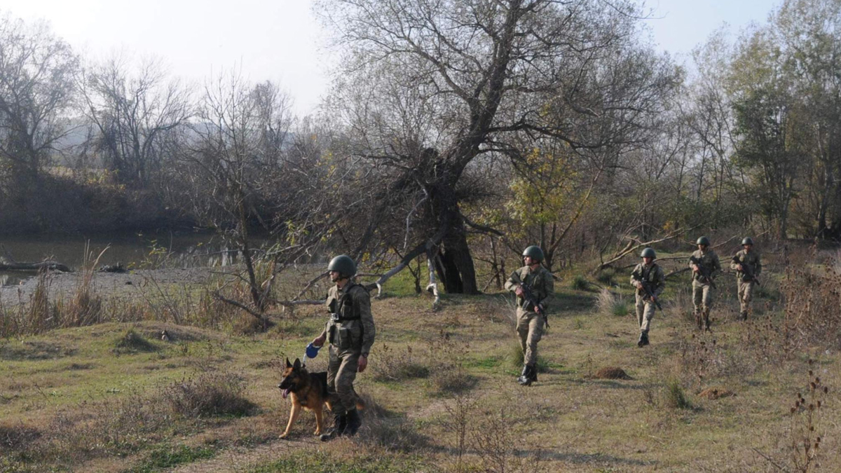 Yunanistan'a geçmeye çalışırken yakalanan 2 FETÖ'cü tutuklandı