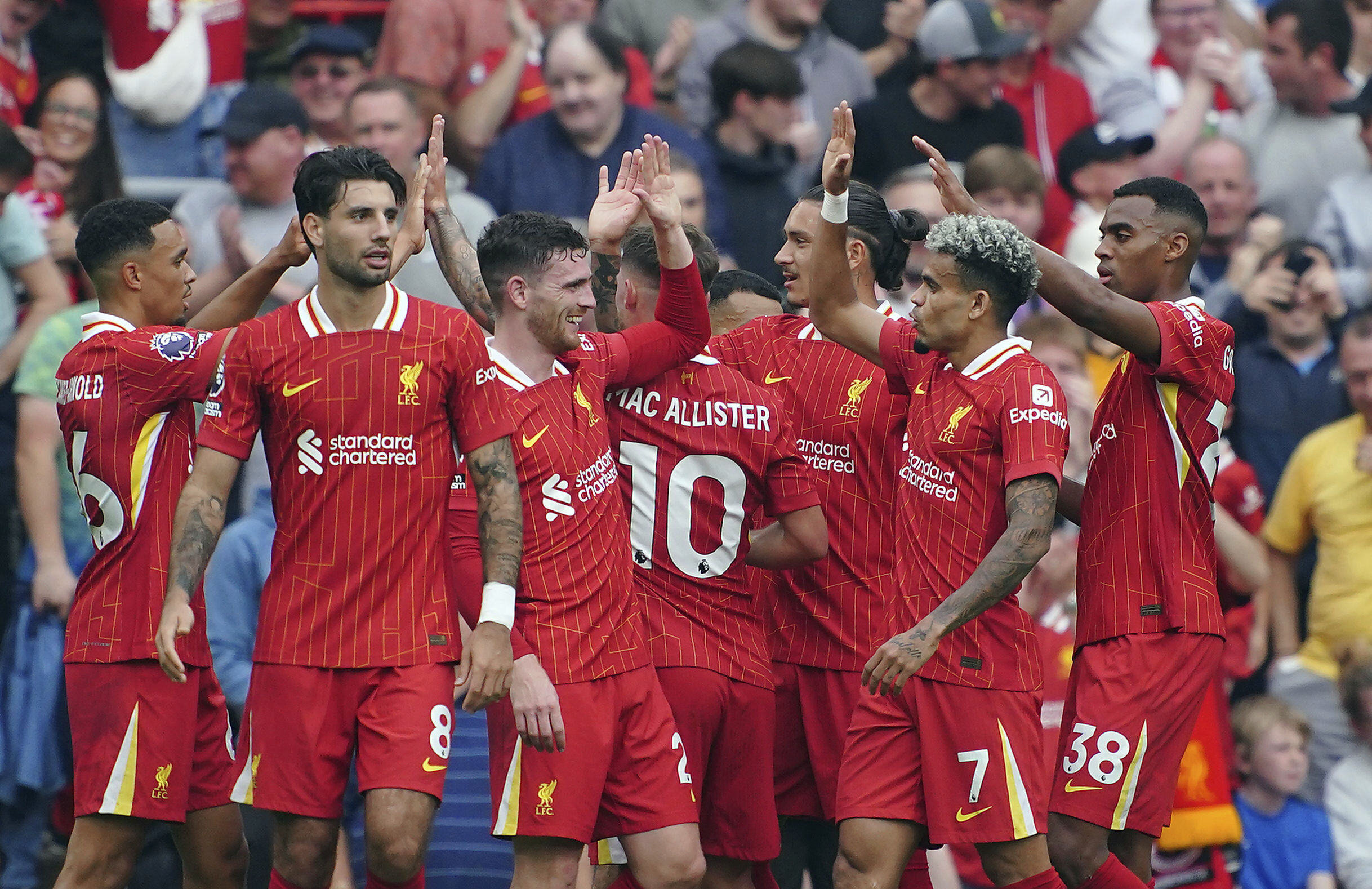 Liverpool 3 puanı 3 golle aldı