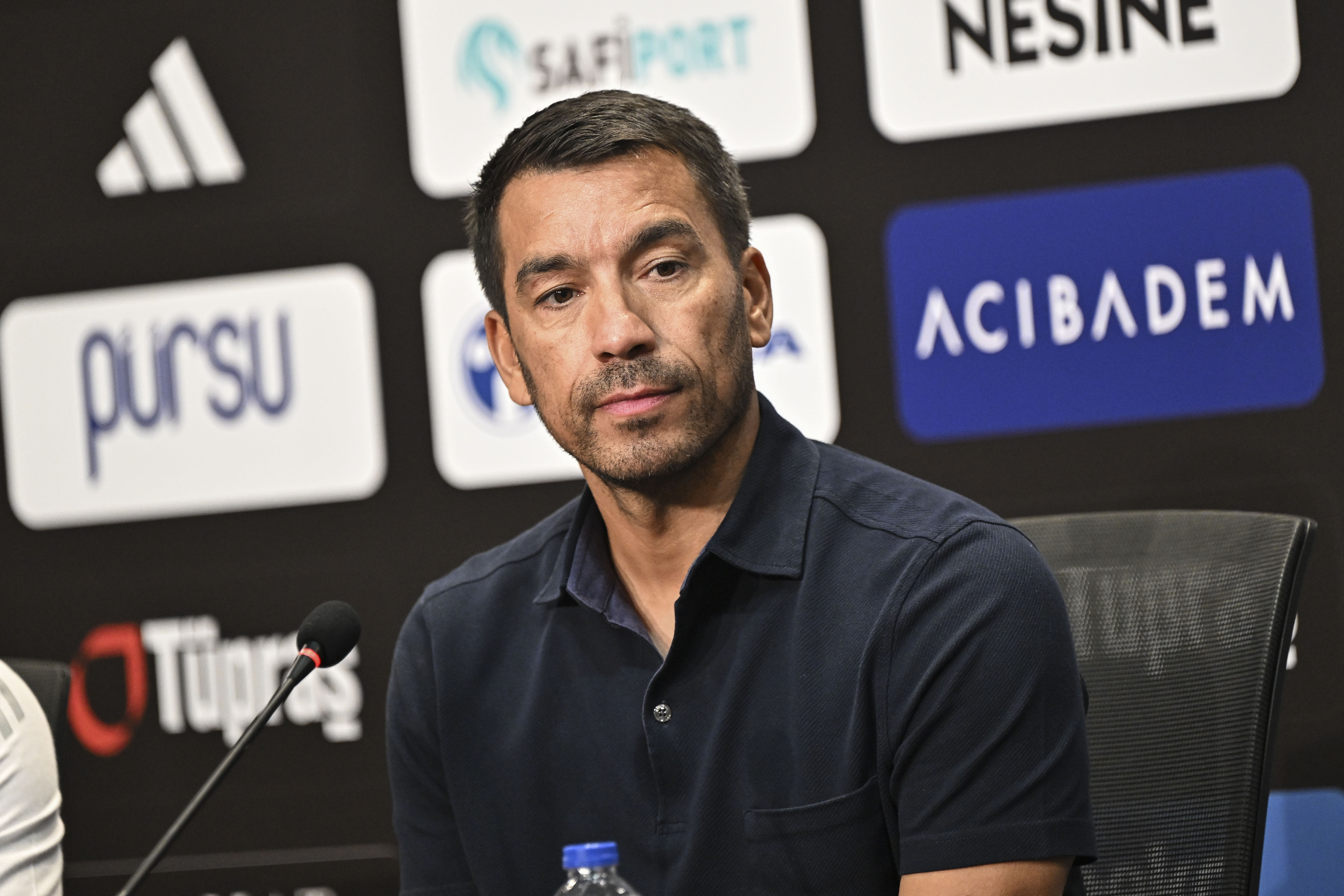 Van Bronckhorst'tan çarpıcı açıklama! 