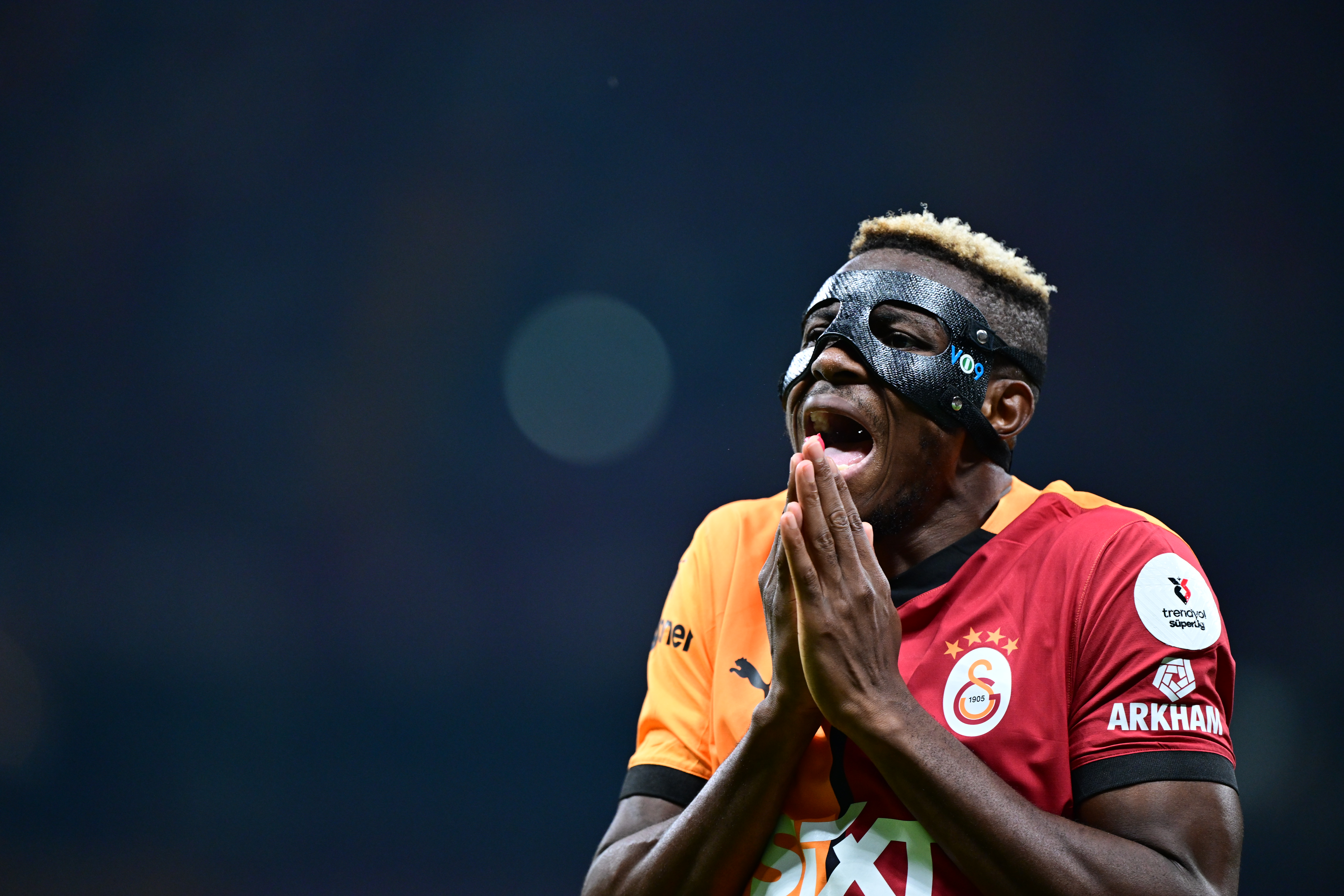 Galatasaray'a kötü haber! Osimhen oyuna devam edemedi