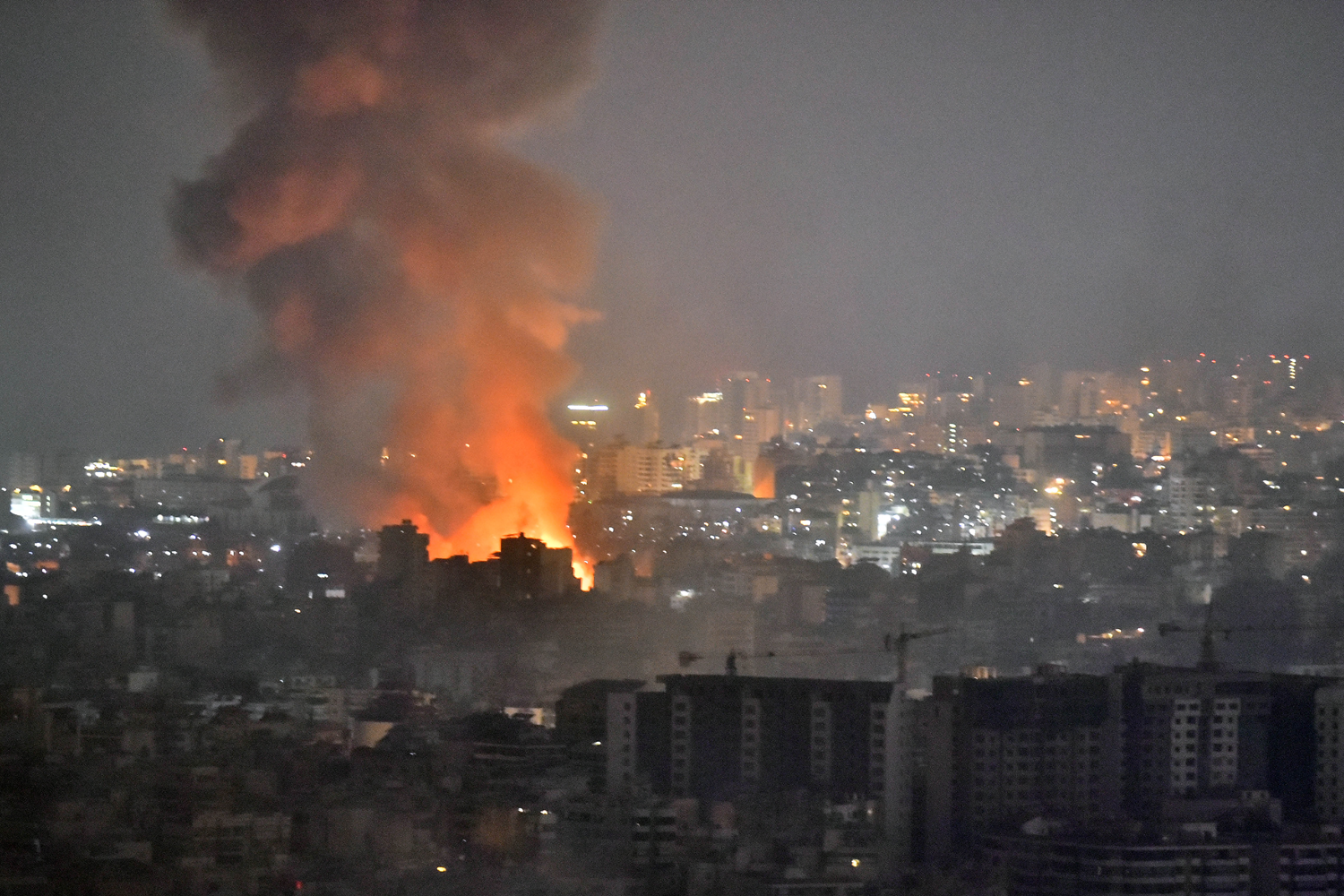 Katil İsrail Lübnan'ı bombaladı! 30'dan fazla hava saldırısı düzenlendi