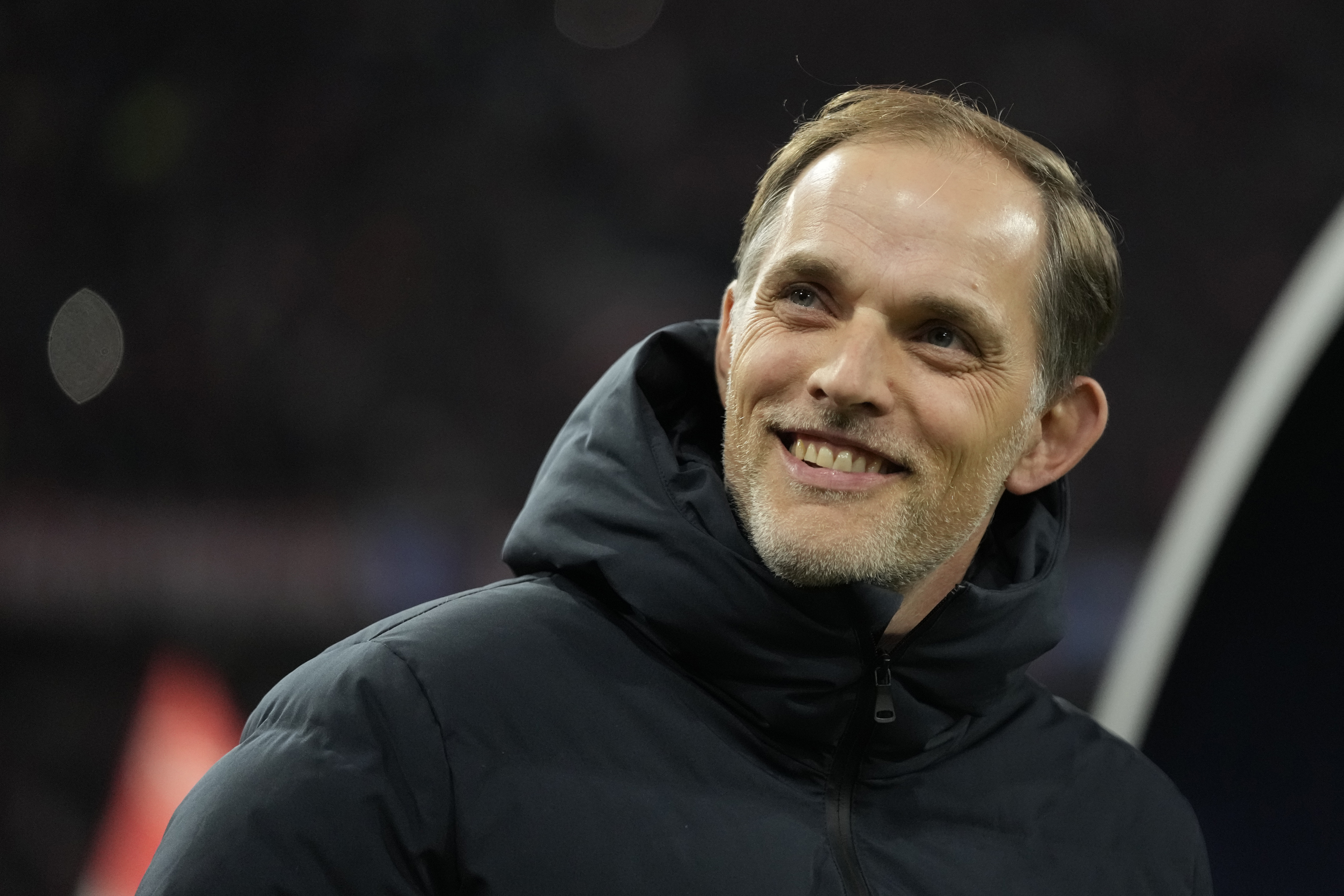 Thomas Tuchel imzayı atıyor