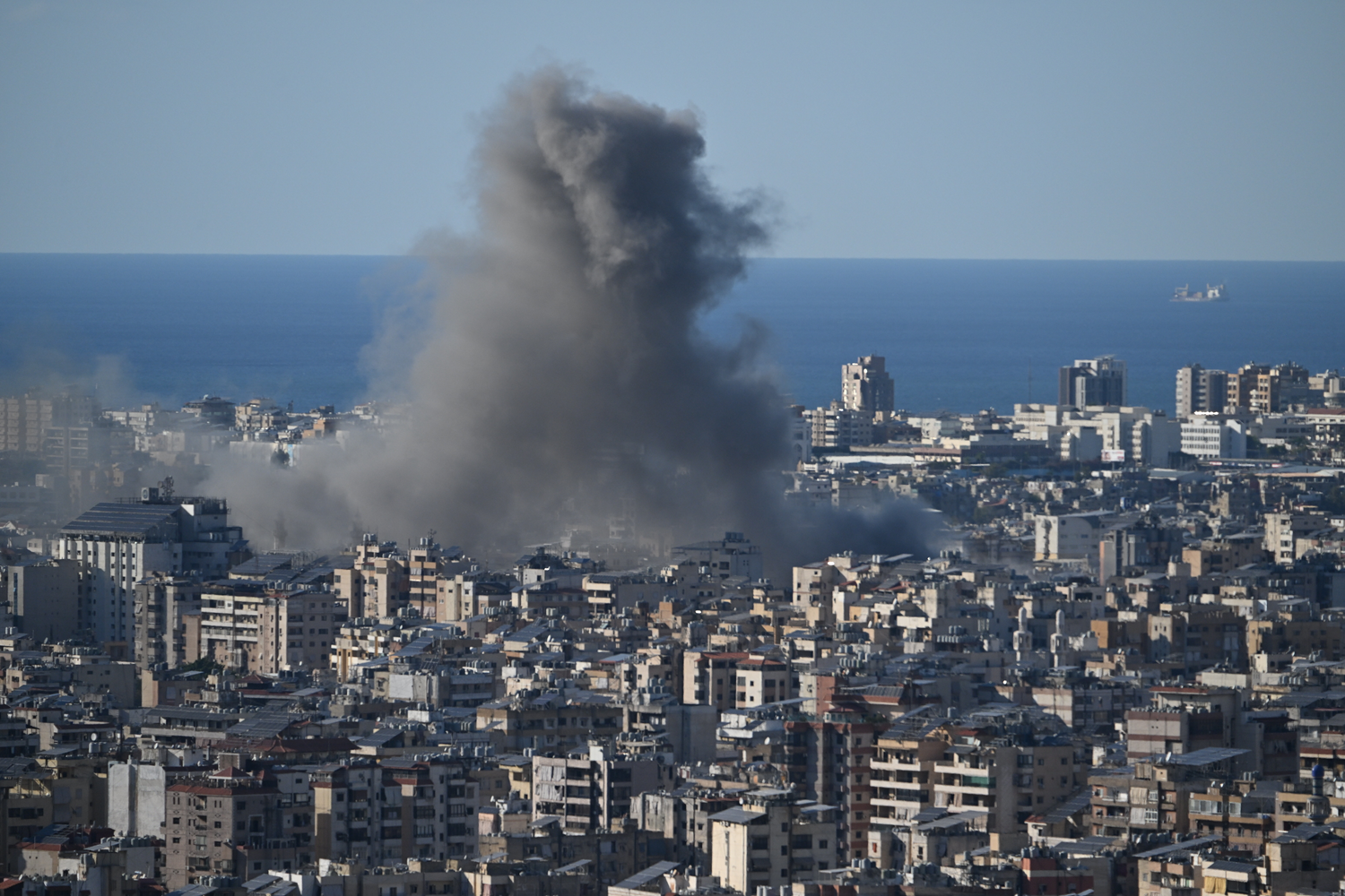 Beyrut'a yoğun bombardıman! Soykırımcı İsrail uçakları yine Lübnan'ı vuruyor