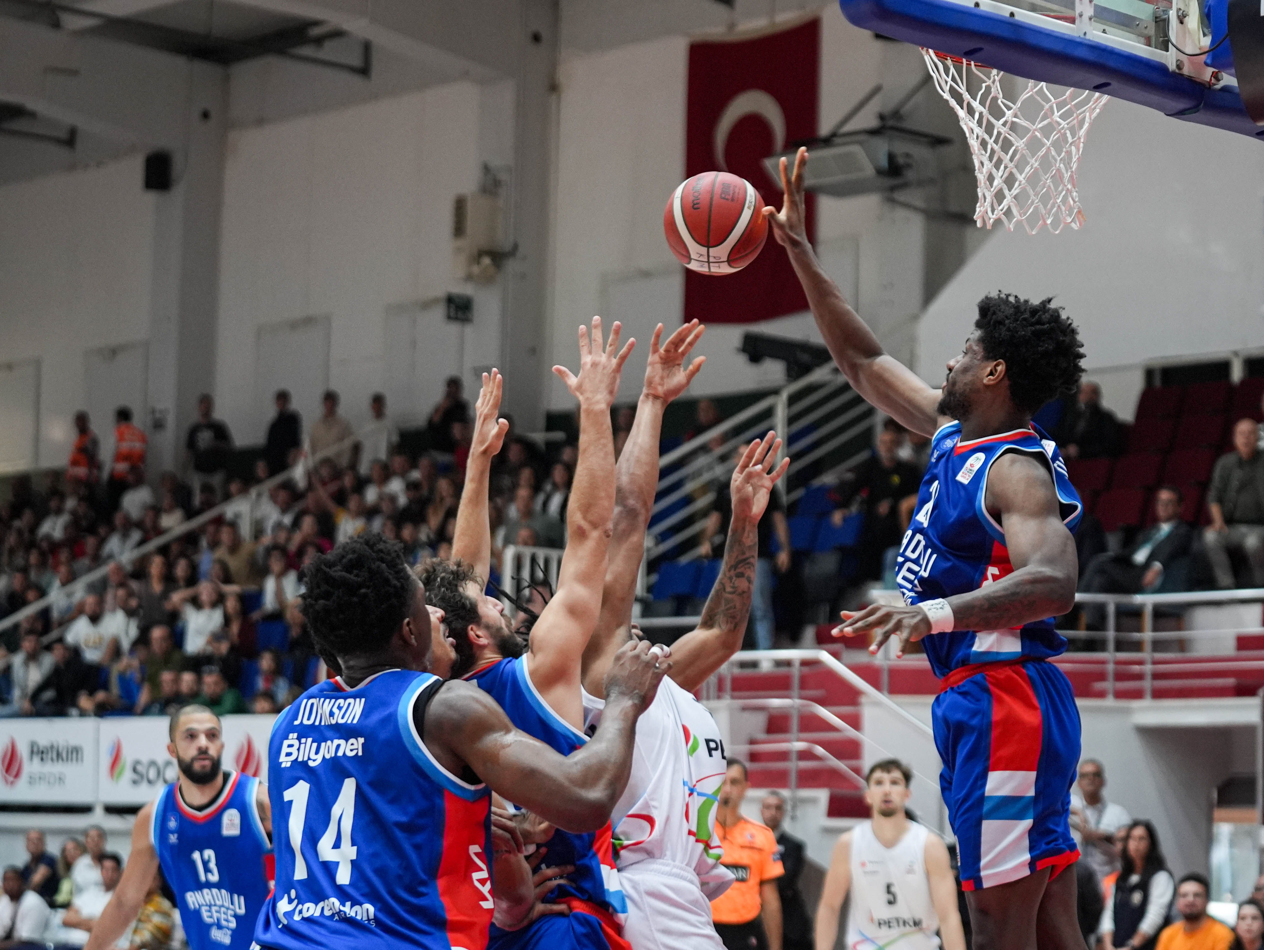 Anadolu Efes deplasmanda kazandı