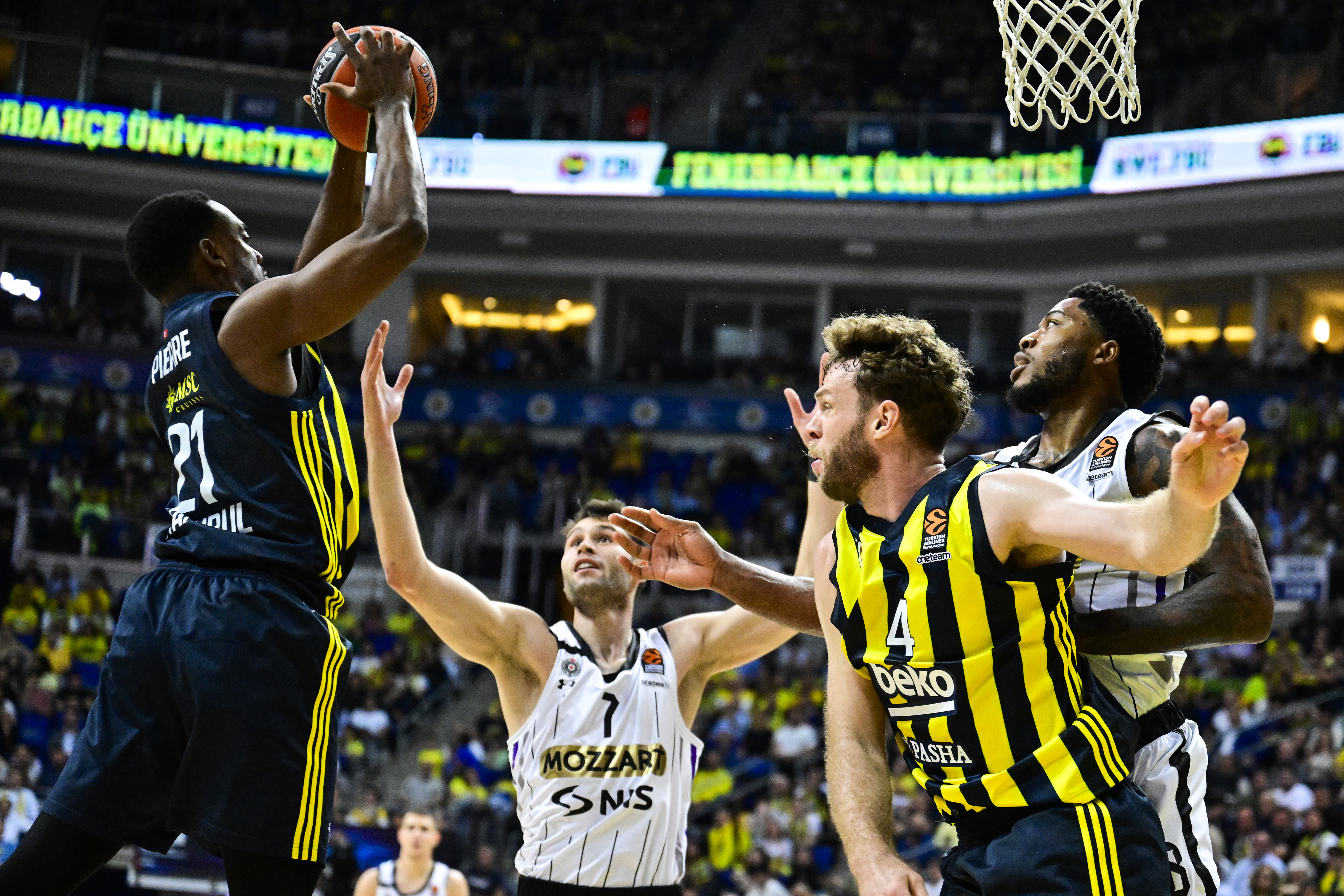 Fenerbahçe eski dostunu üzdü! Partizan'a farklı tarife