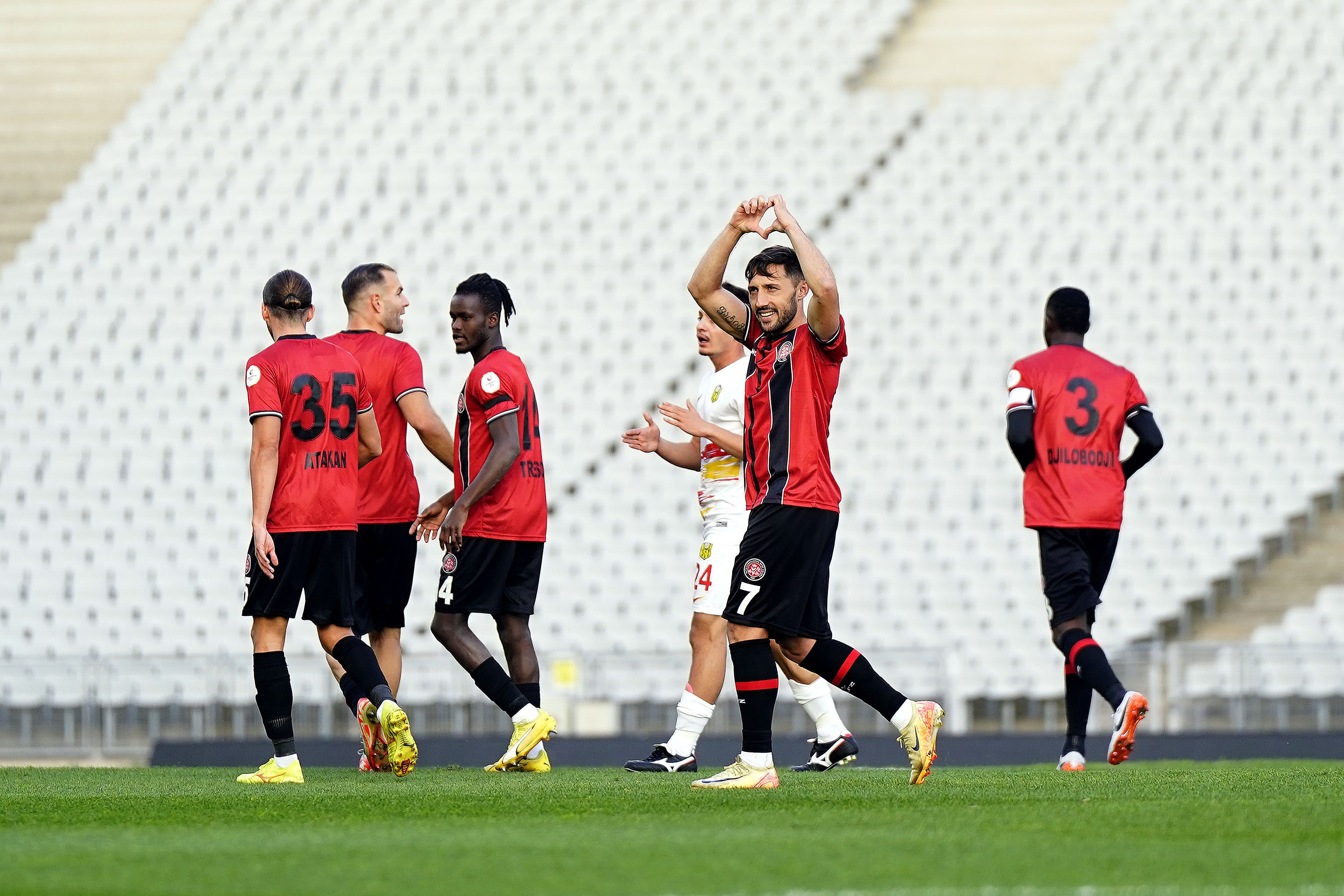 Fatih Karagümrük, 6 golle 3 puanı aldı