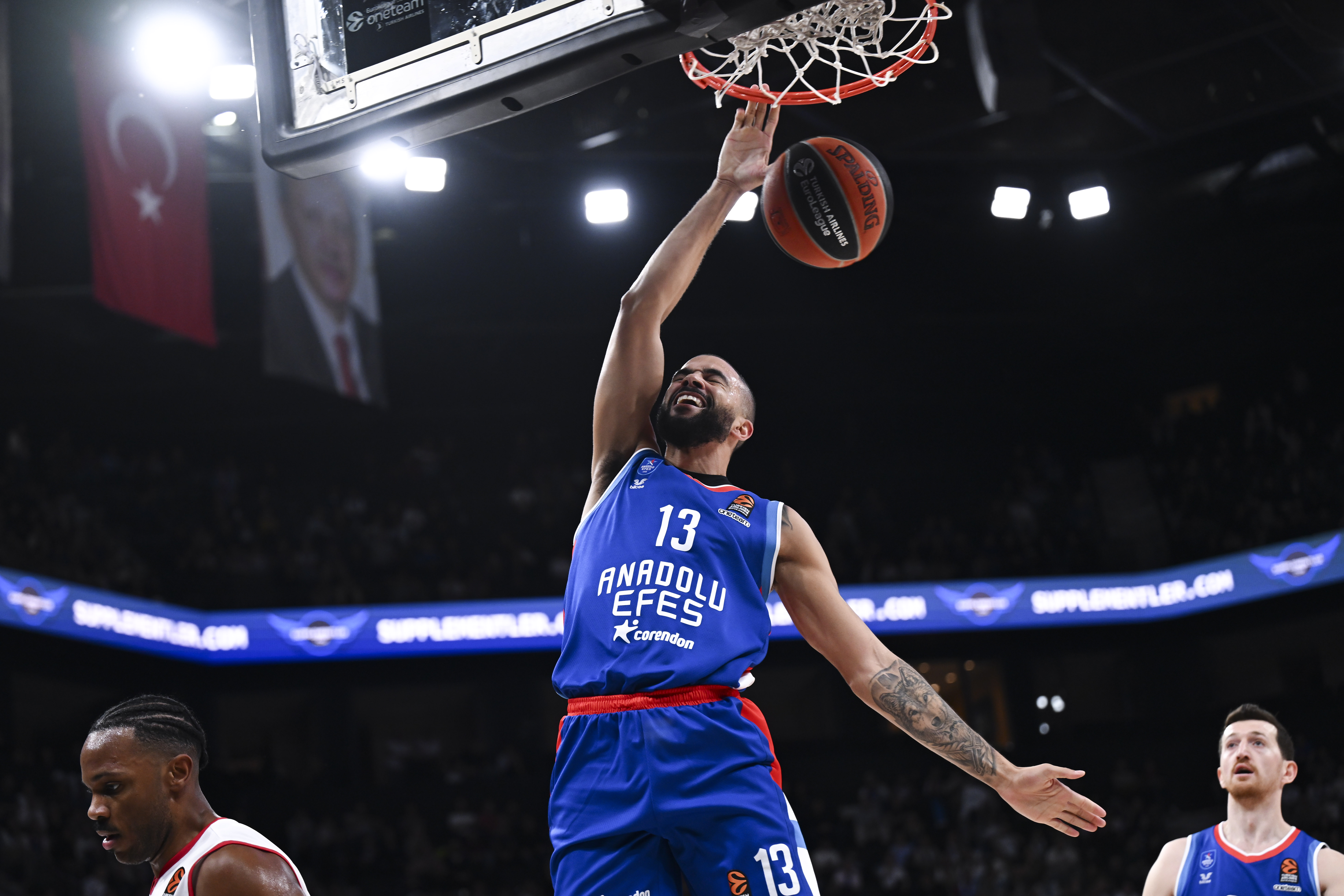 Anadolu Efes yarın Baskonia deplasmanında