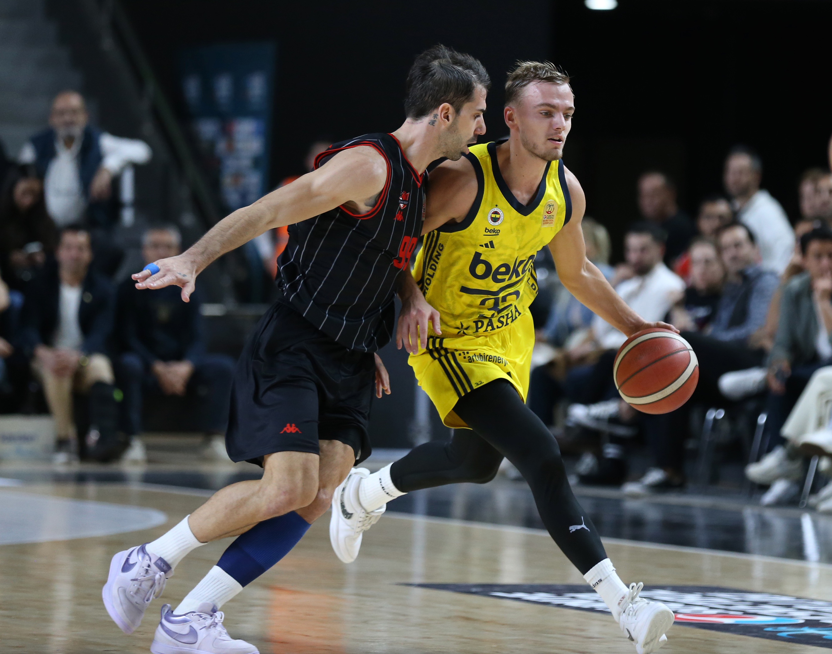 Manisa Basket Fenerbahçe Beko karşısında direnemedi