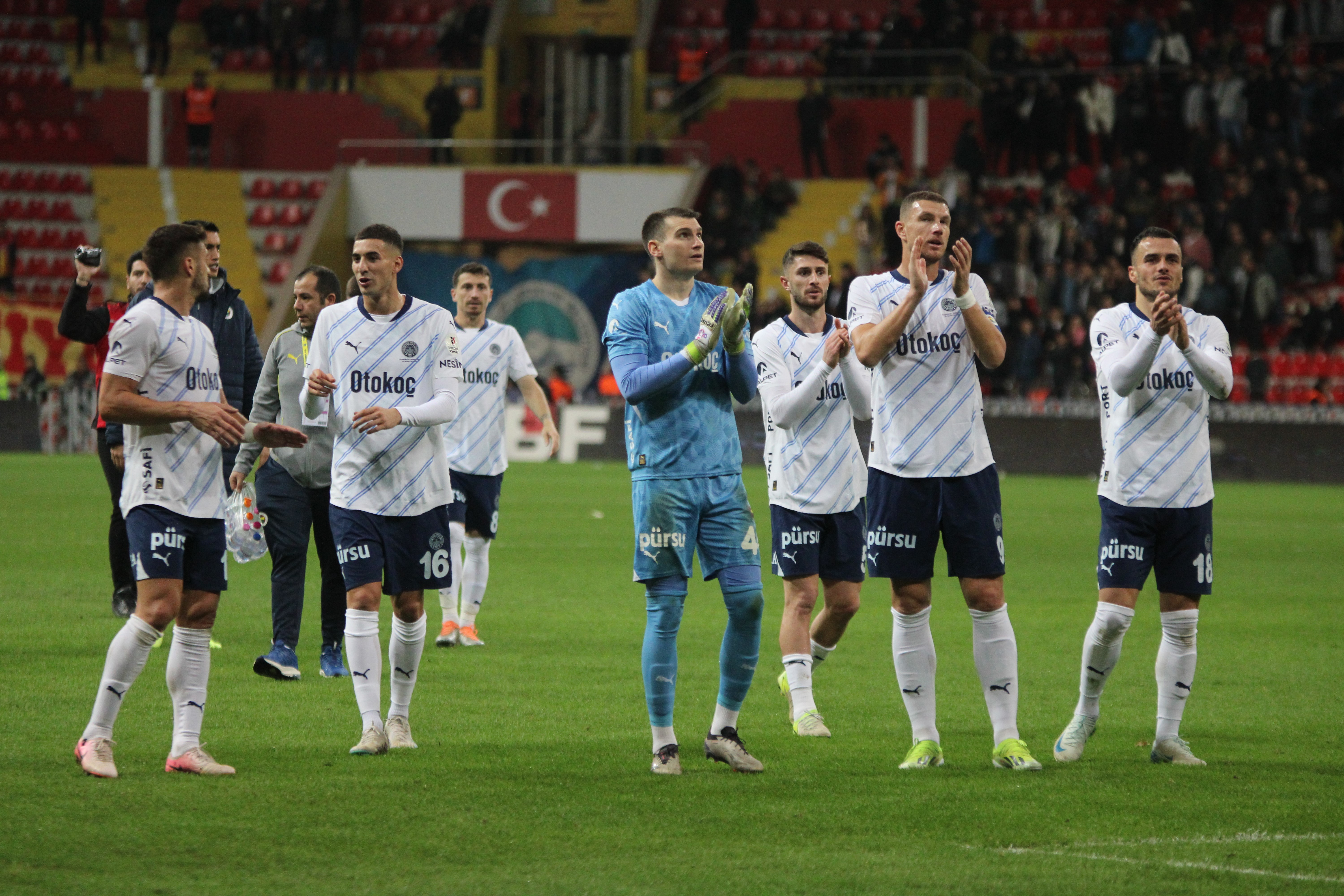 Fenerbahçe ivmeyi yakaladı! Sezonun ilk 6 gollü galibiyeti Kanarya'dan