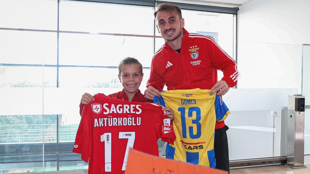 Kerem Aktürkoğlu'nun özel misafiri... Küçük Benfica taraftarına büyük sürpriz