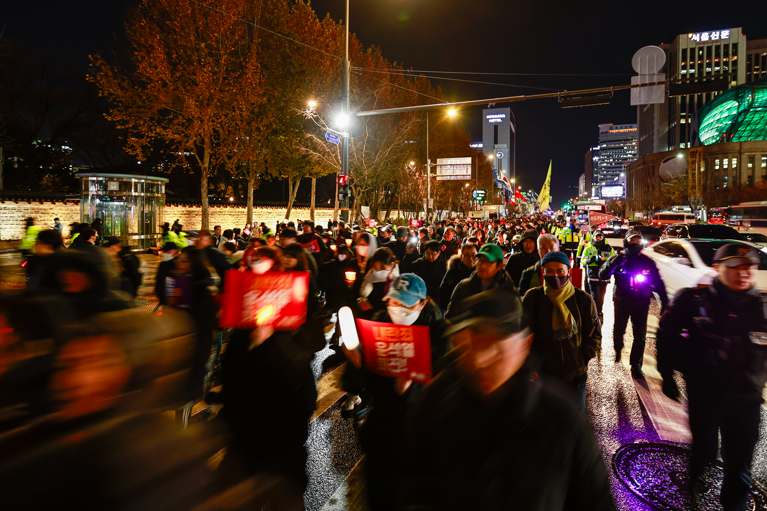 Güney Kore'de Devlet Başkanının yetkilerinin askıya alınması çağrısı