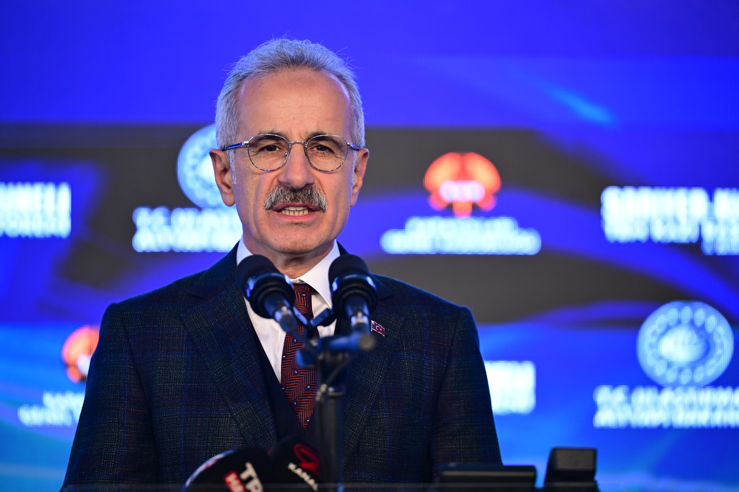 Bakan Uraloğlu duyurdu: Kasım ayında 16,3 milyon yolcu hava yoluyla seyahat etti