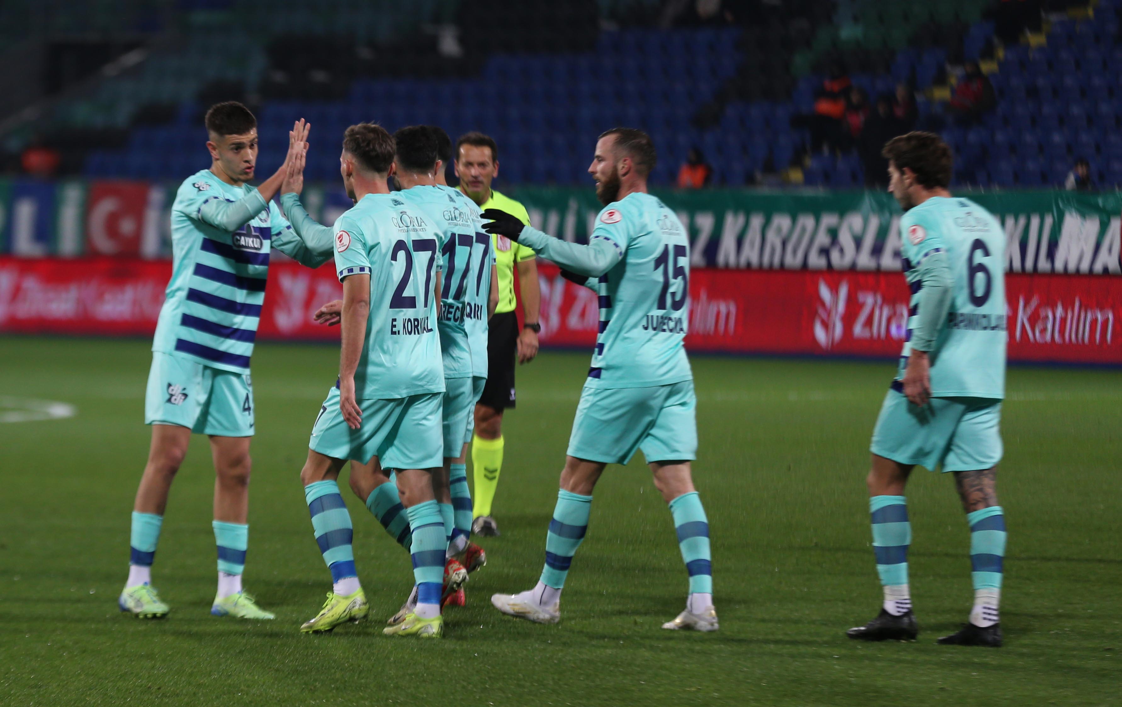 Çaykur Rizespor kupada gol olup yağdı