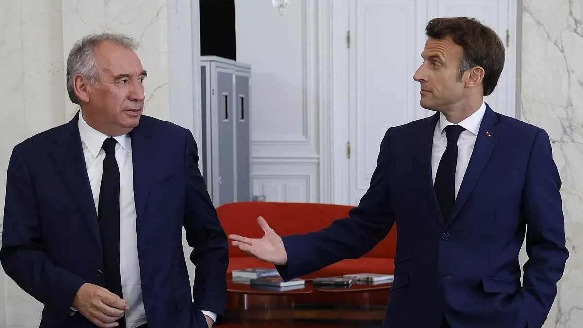 Fransa'da yeni dönem! Macron'un atadığı Bayrou yeni hükümet kurdu