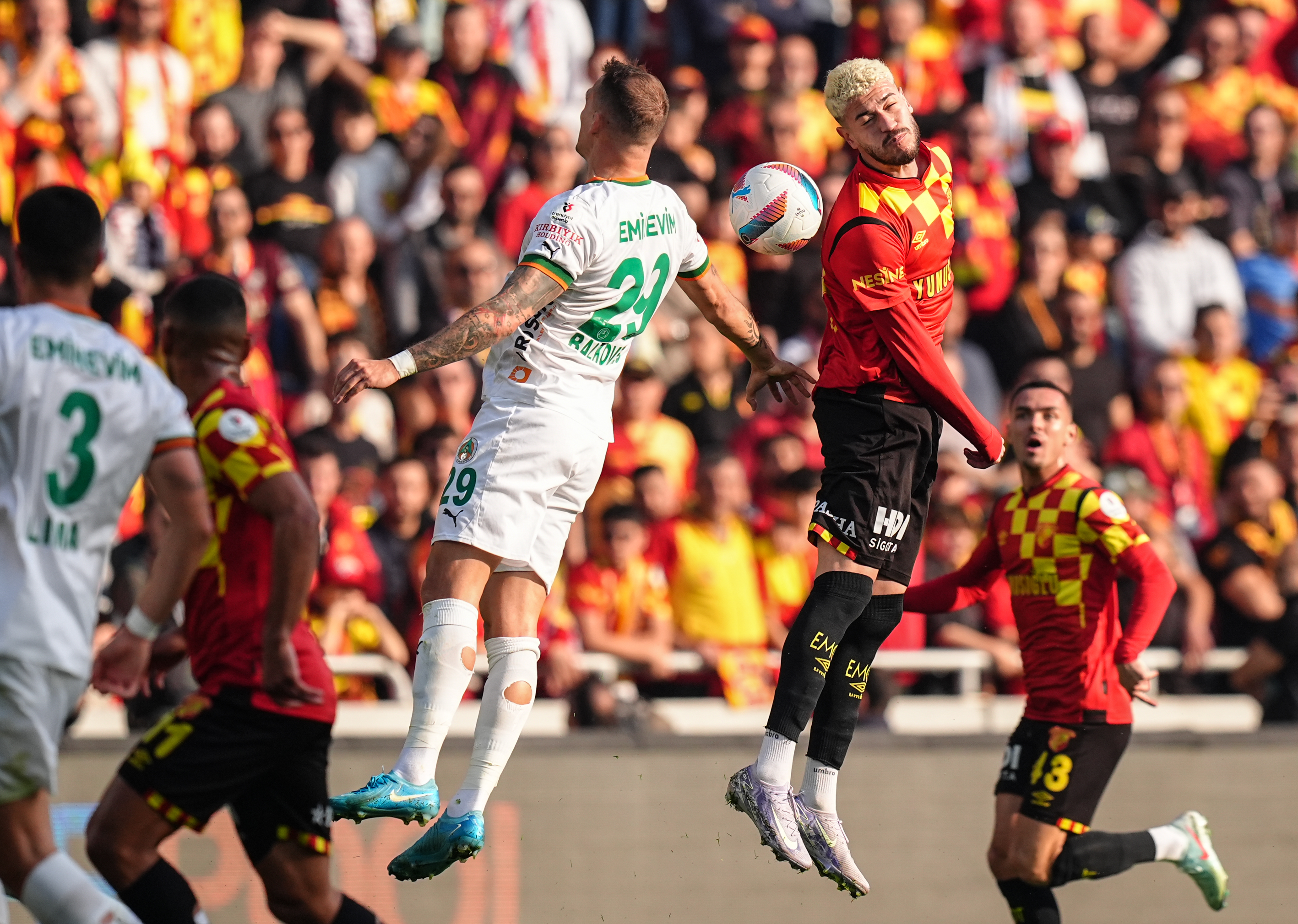 Göztepe evinde kayıp! Alanyaspor'dan kritik 3 puan