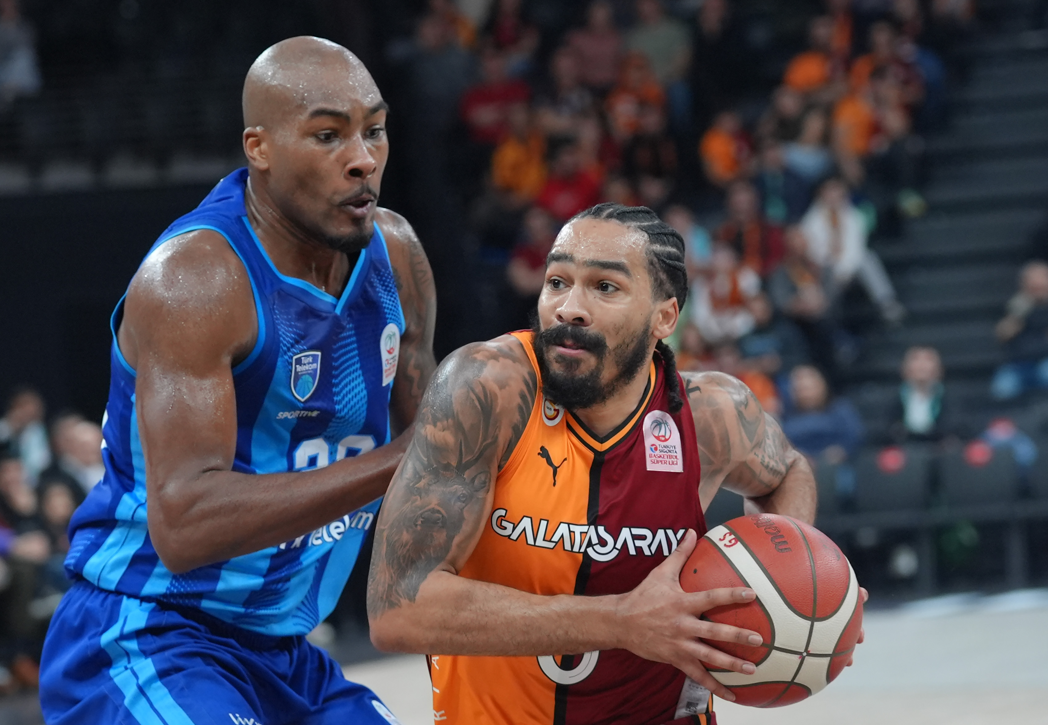 Galatasaraylı basketbolcu Livingston sakatlandı