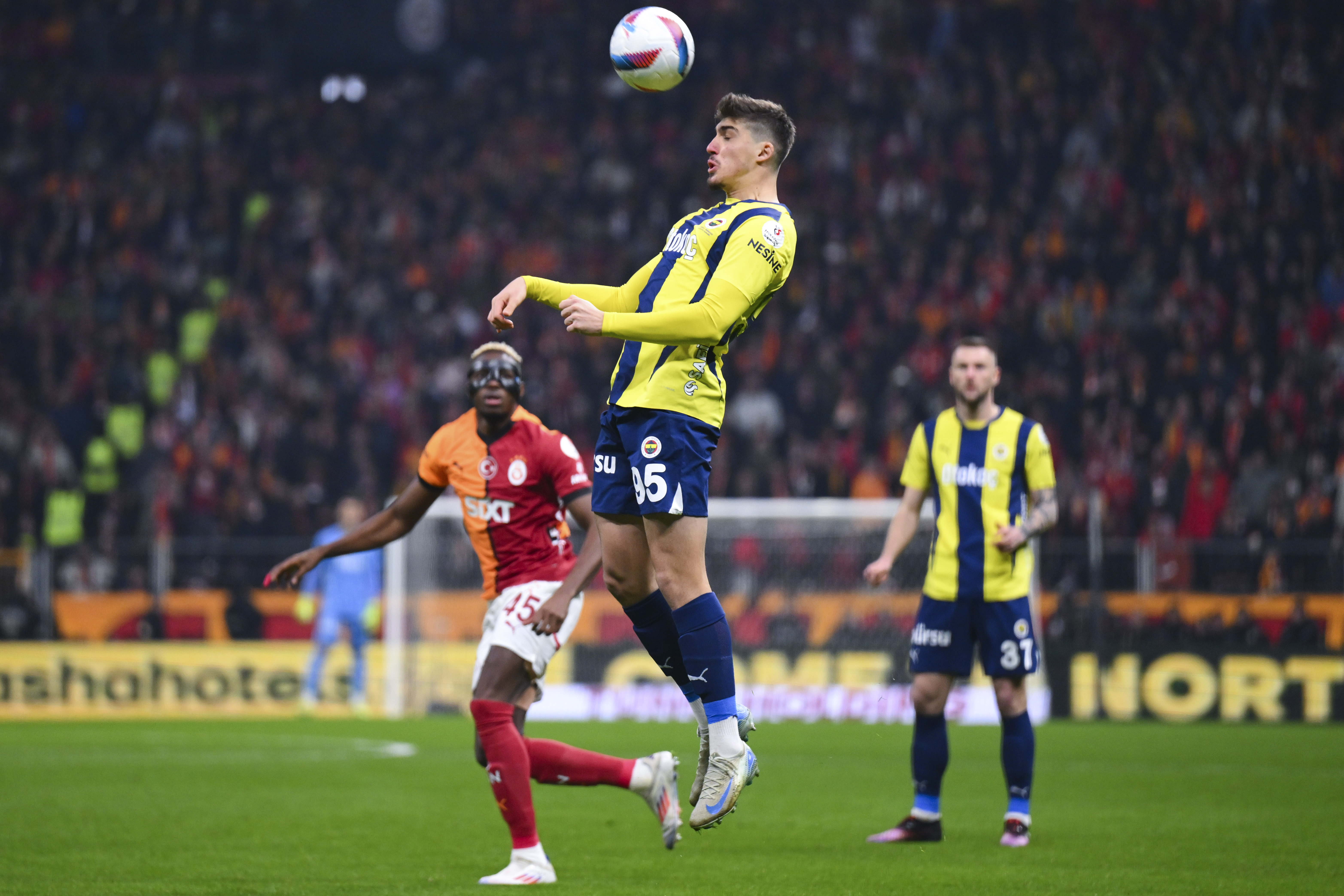 Yusuf Akçiçek derbi performansıyla göz doldurdu