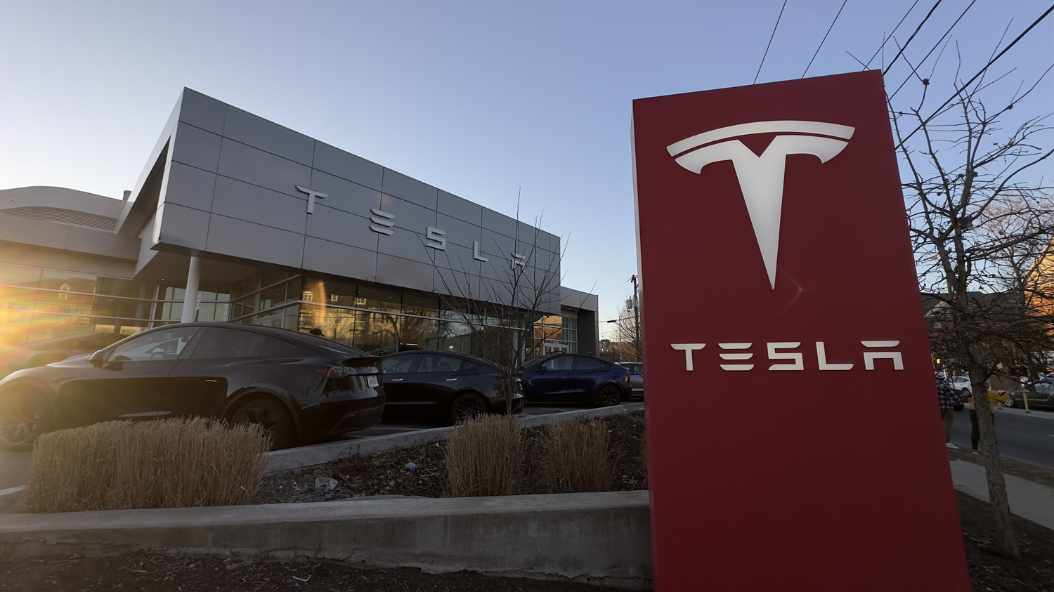 Tesla'nın piyasa değeri Avrupa'daki satışlarının düşmesiyle 1 trilyon doların altına geriledi