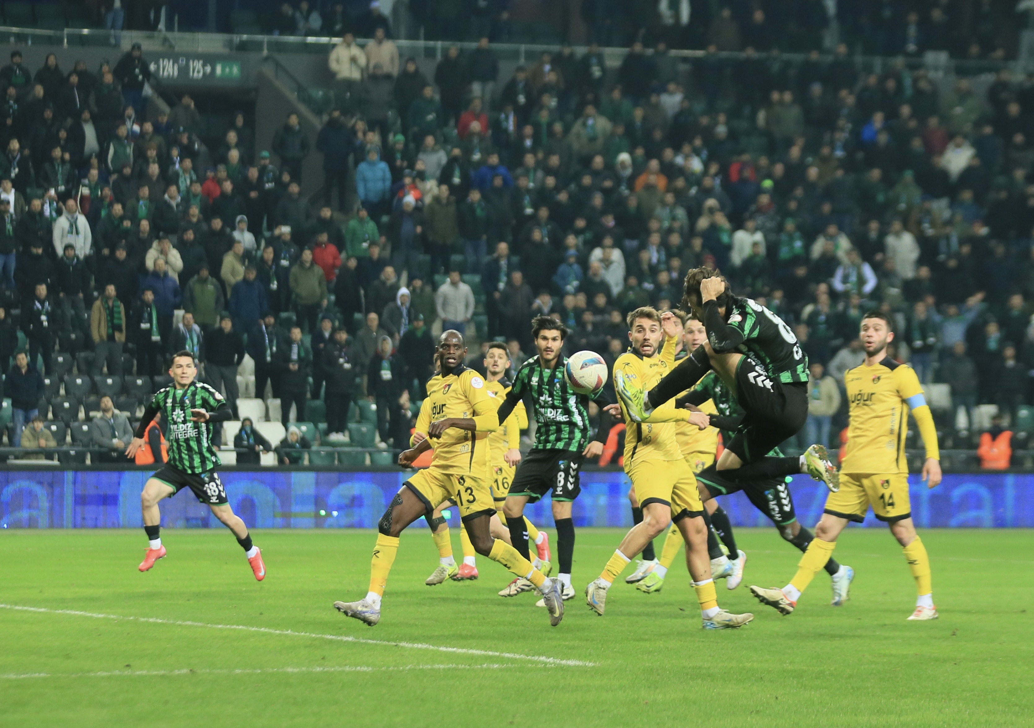 Kocaelispor evinde 2 puan bıraktı