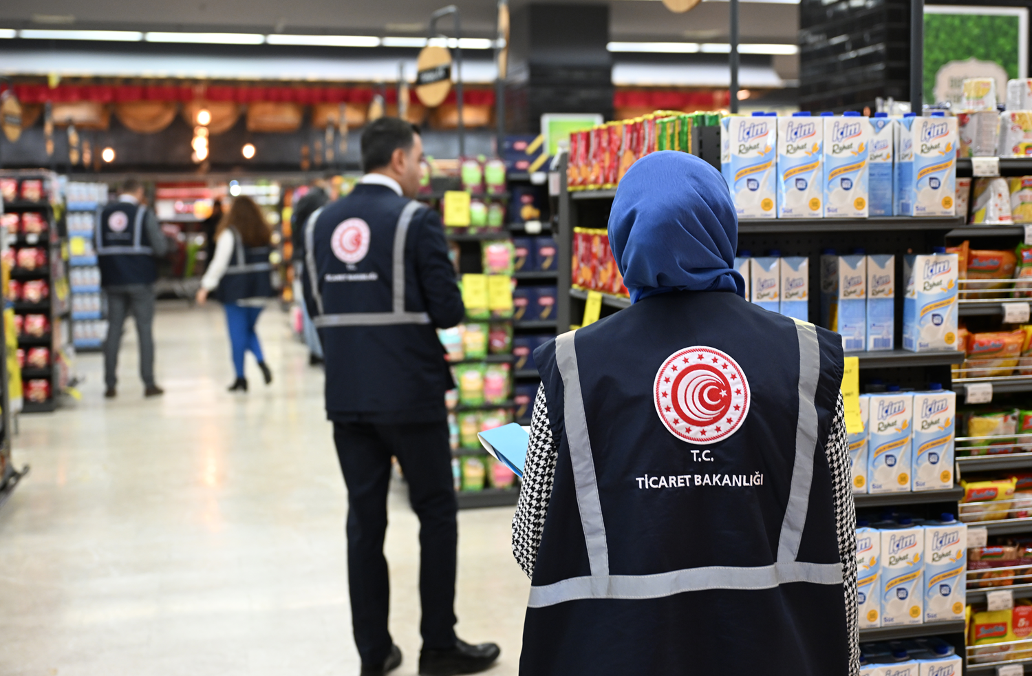Fırsatçılara göz açtırılmadı! Stokçulara ve fahiş fiyat uygulayanlara ceza yağdı
